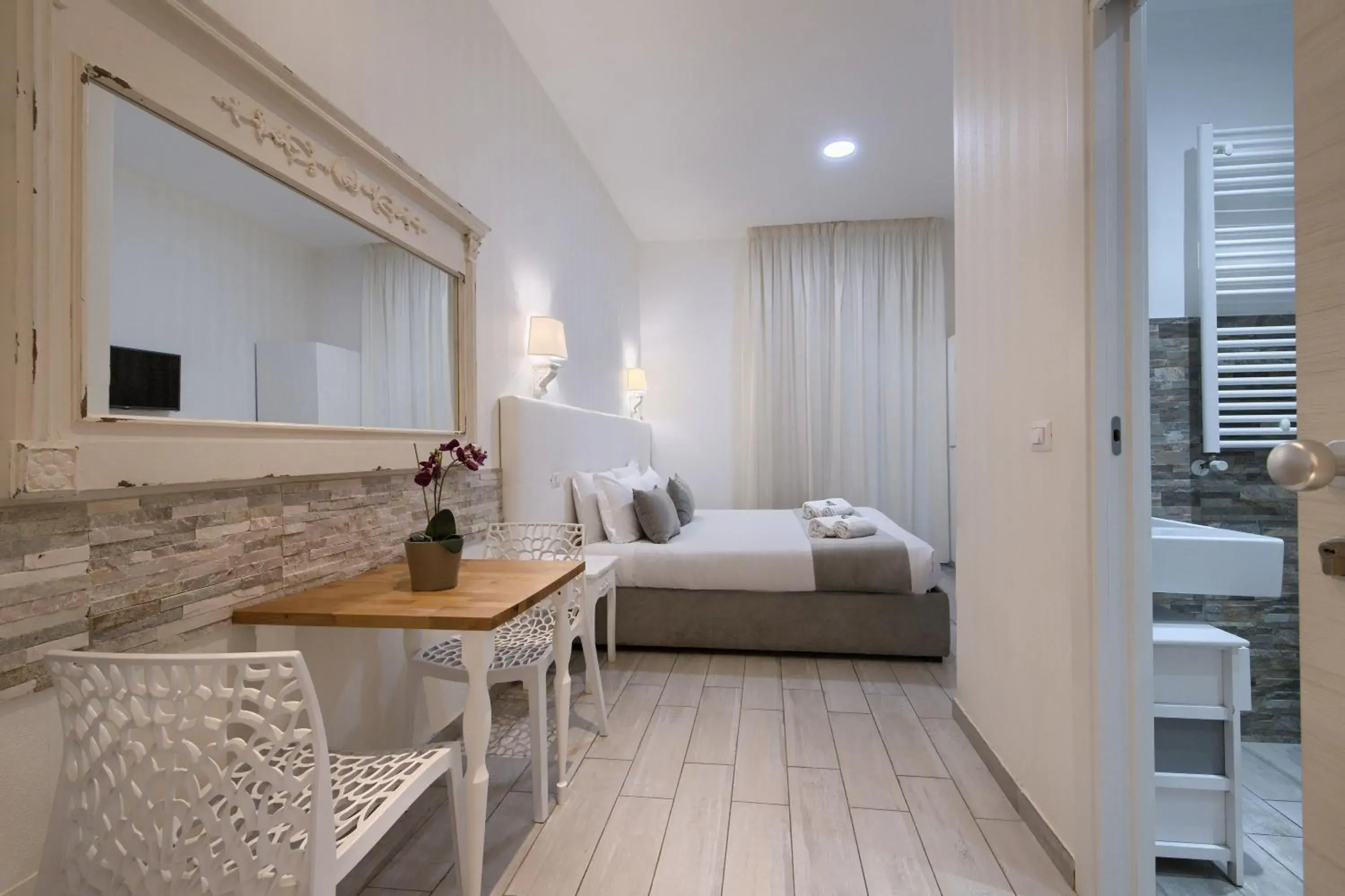 Superior Double or Twin Room in Vatican Tourist Inn Superior Double or Twin Room in Vatican Tourist Inn