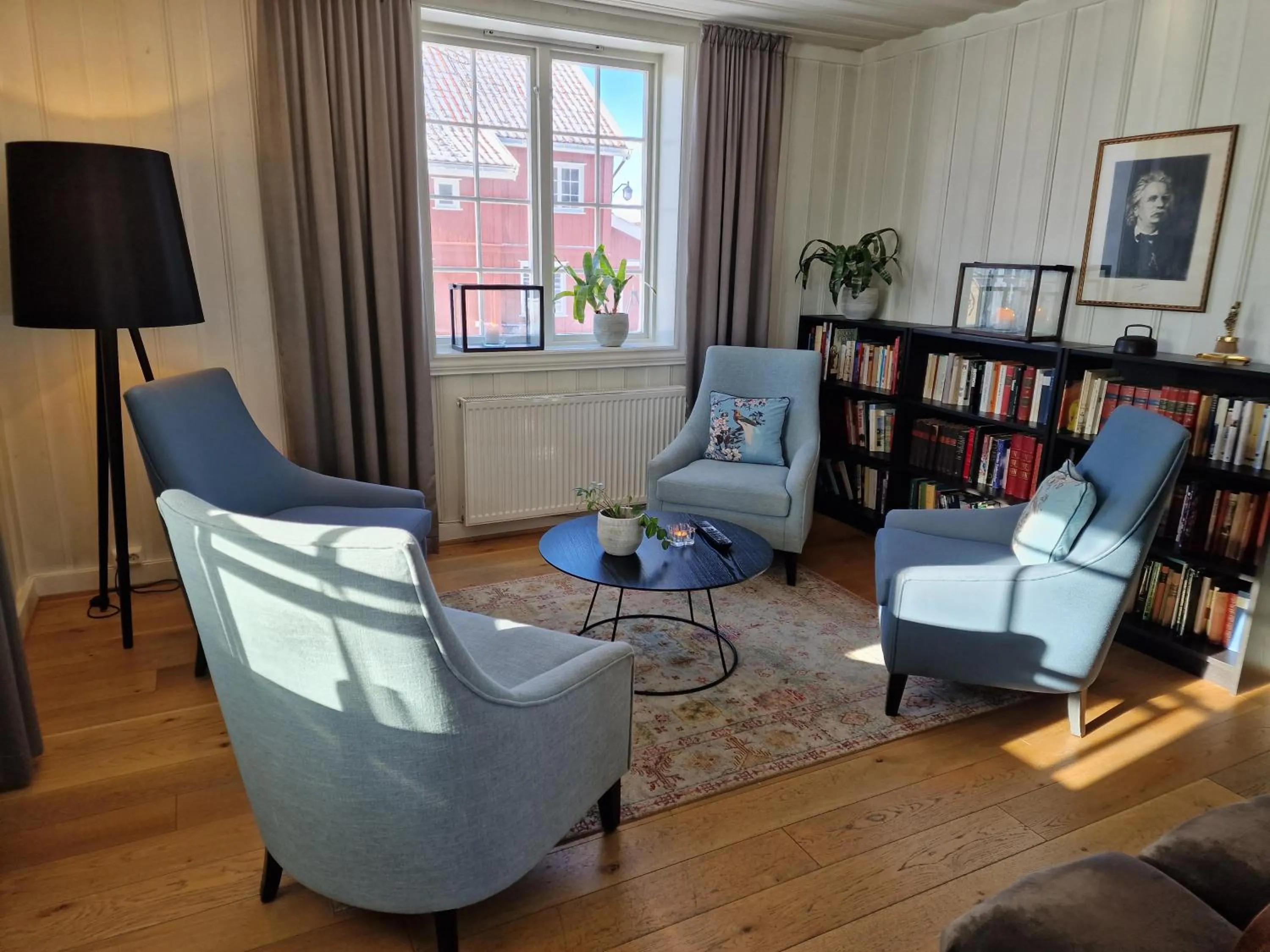 Communal lounge/ TV room in Granavolden Hotel & Gjæstgiveri