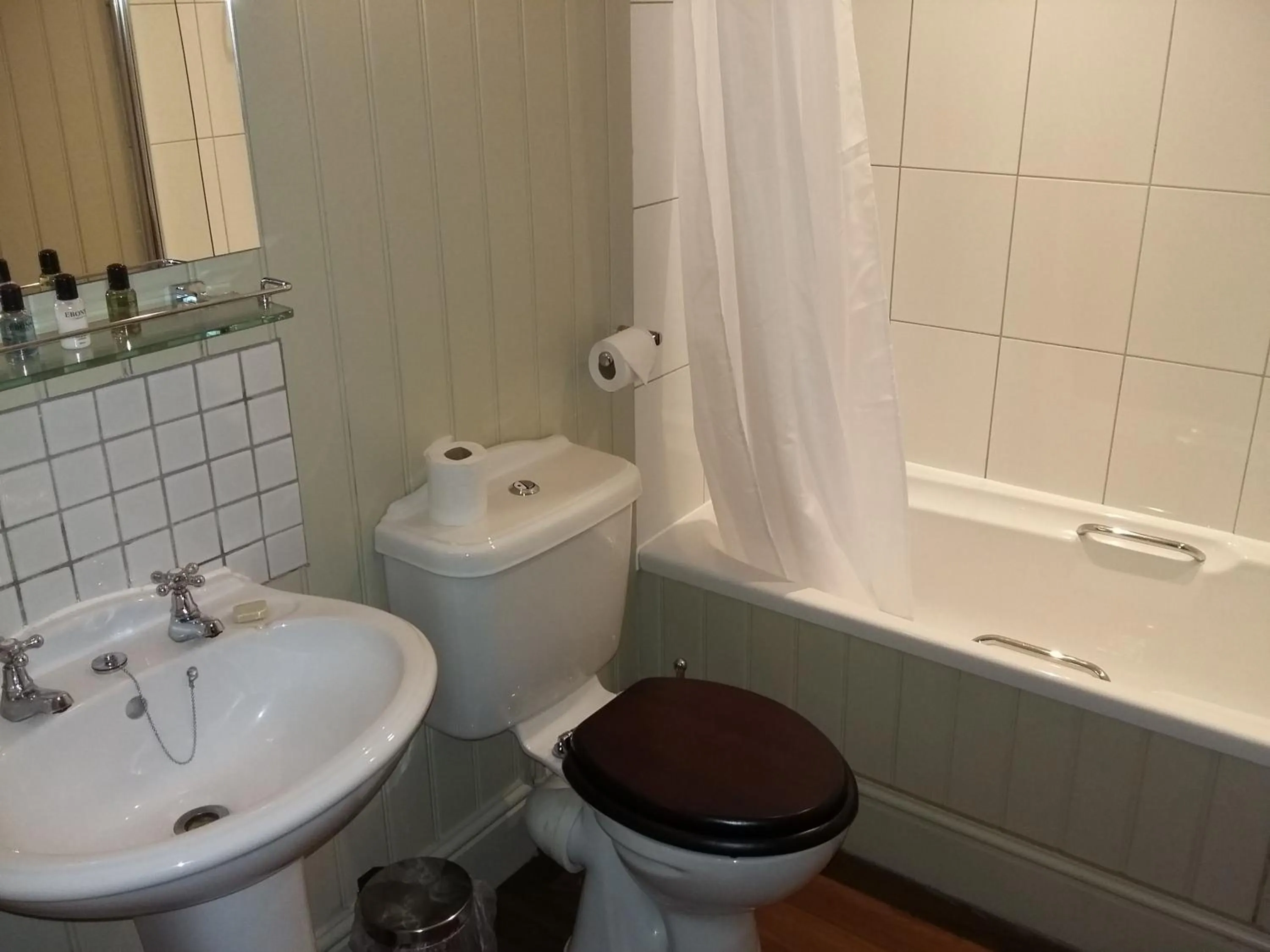 Bathroom in The Huntsman Inn