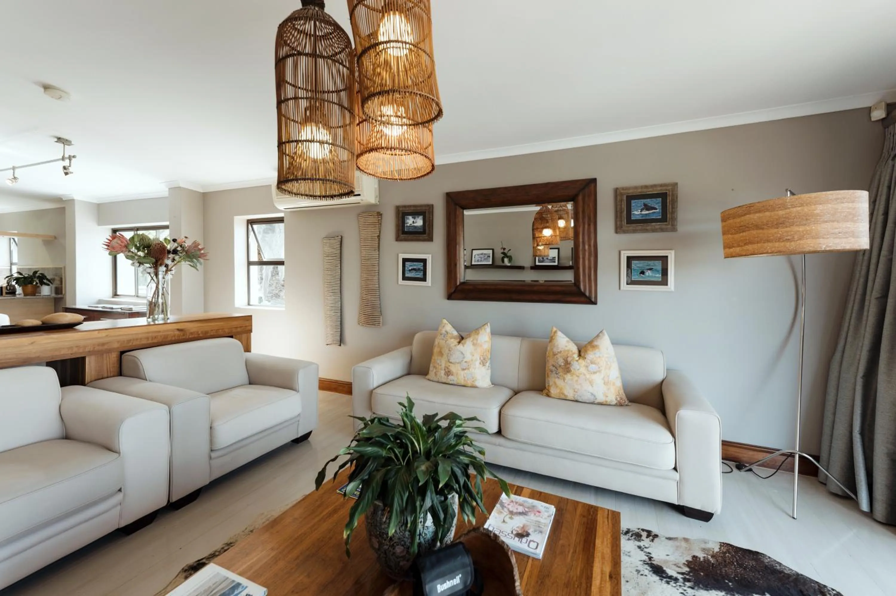 Communal lounge/ TV room in Whale Away Guest House