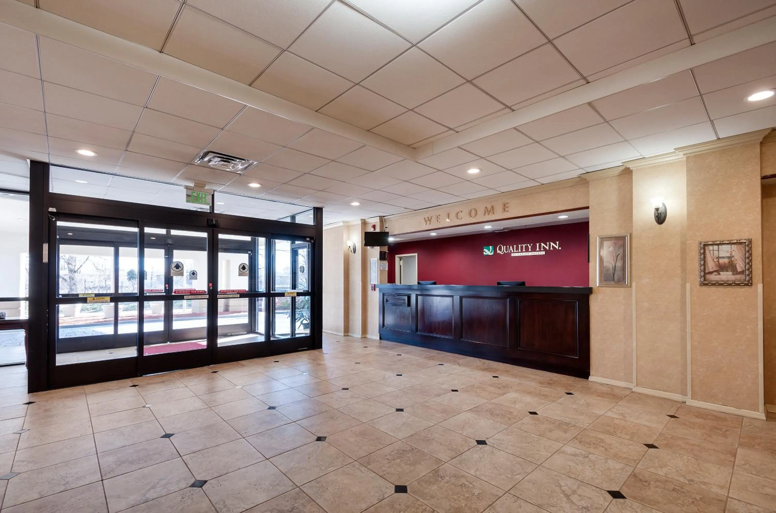 Lobby or reception in Quality Inn Windsor Mill - Baltimore