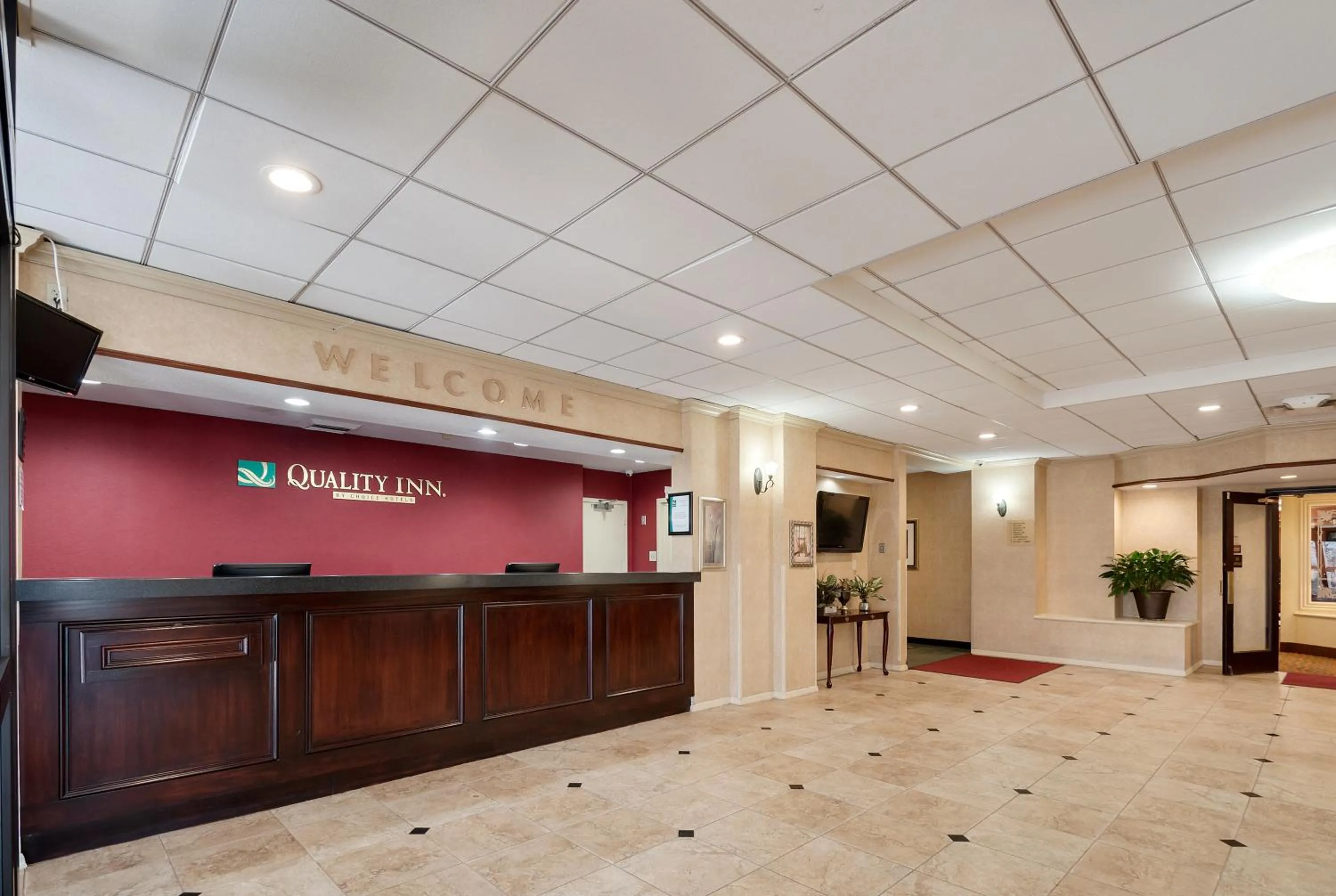 Lobby or reception in Quality Inn Windsor Mill - Baltimore