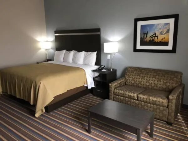 Property building, Bed in MainStay Suites Odessa I-20