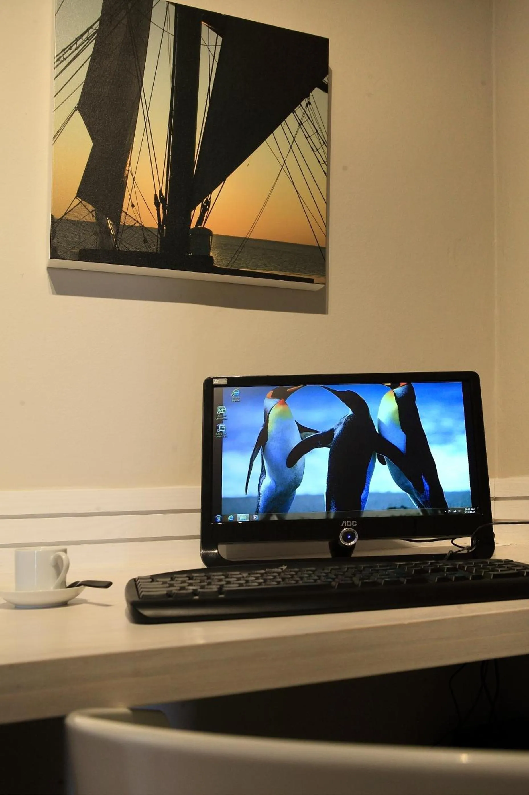 TV and multimedia in Periwinkle Lodge Guest House