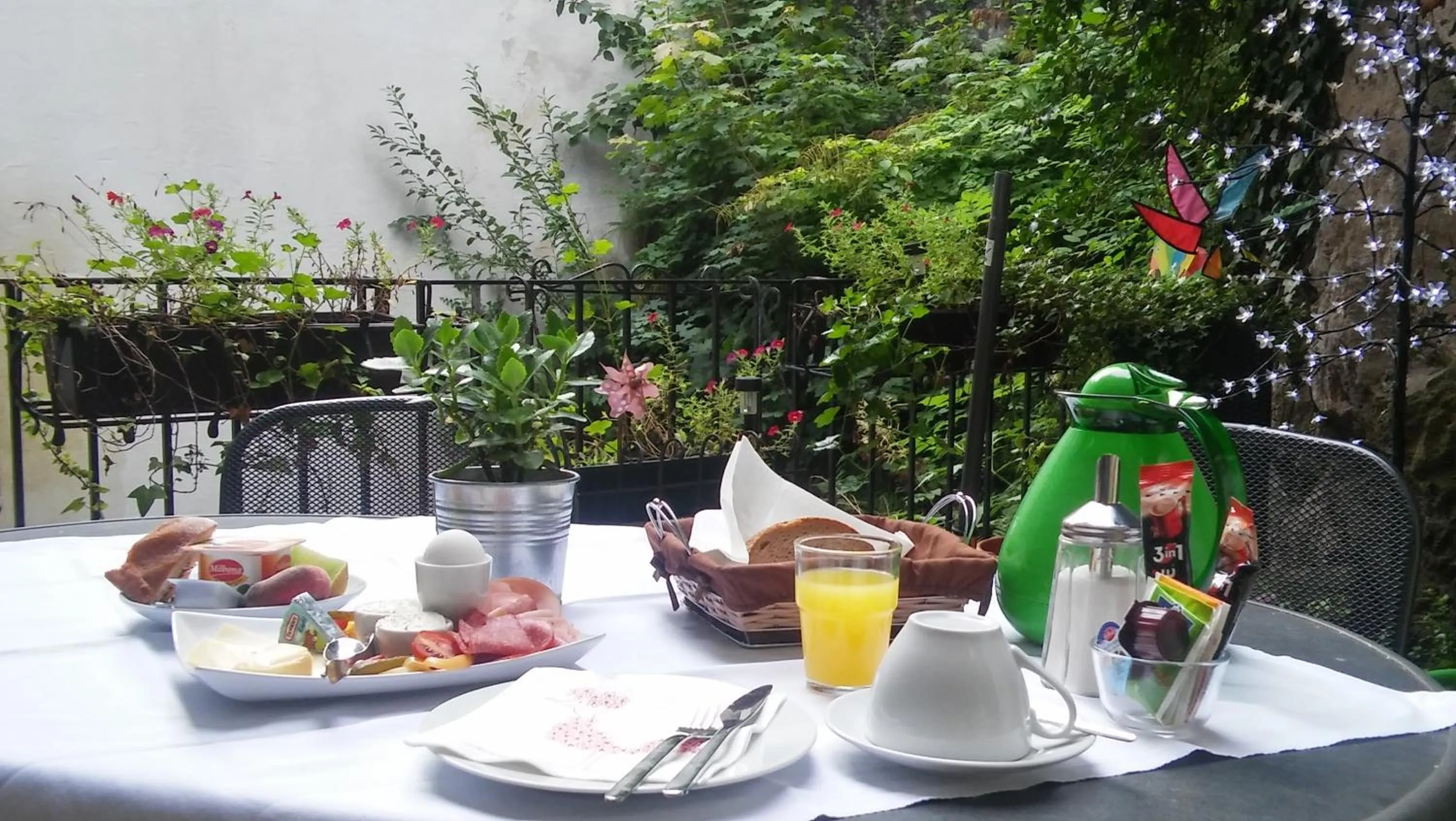 Balcony/Terrace in Cityhotel Junger Fuchs