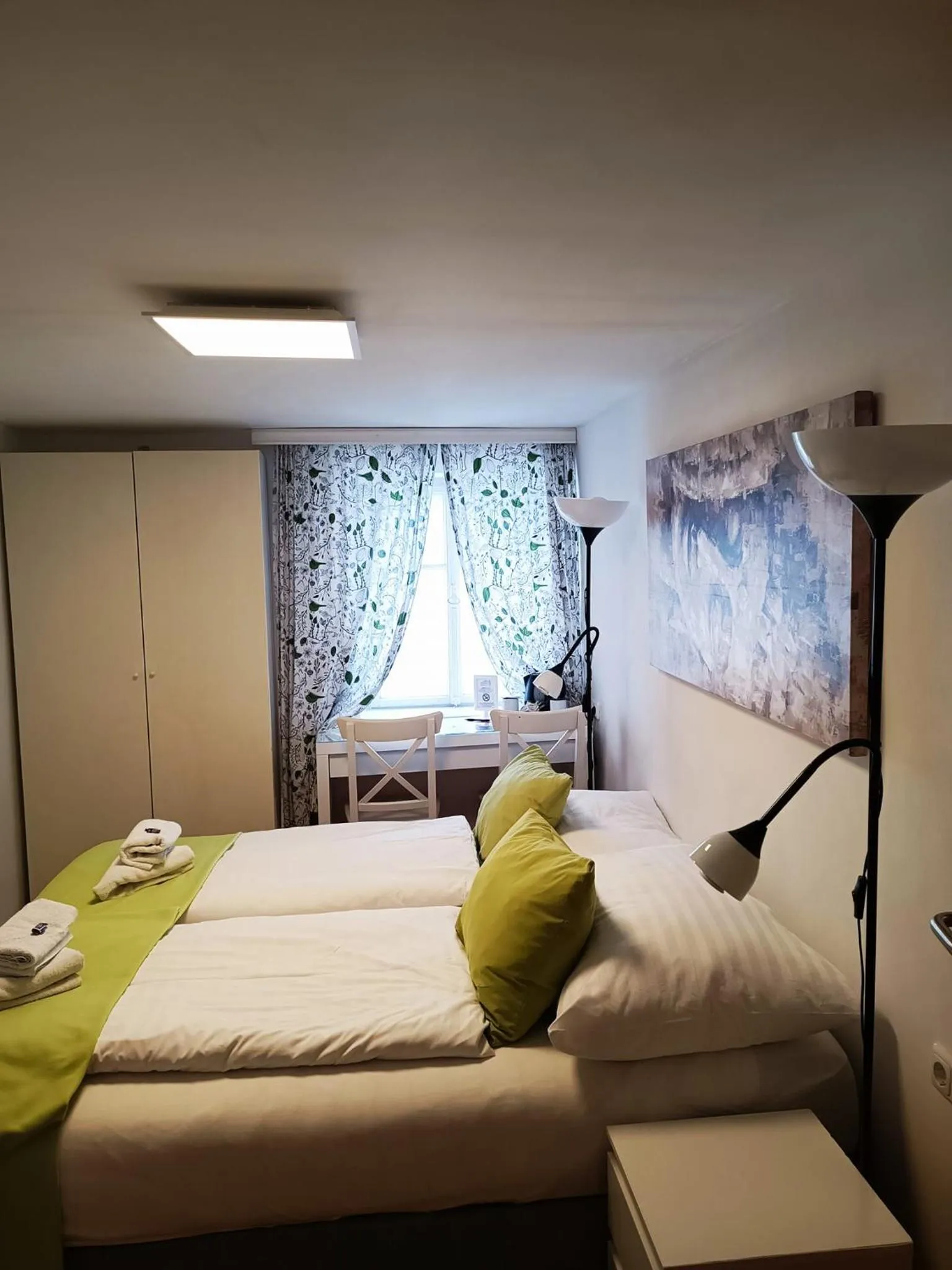 Photo of the whole room, Bed in Cityhotel Junger Fuchs