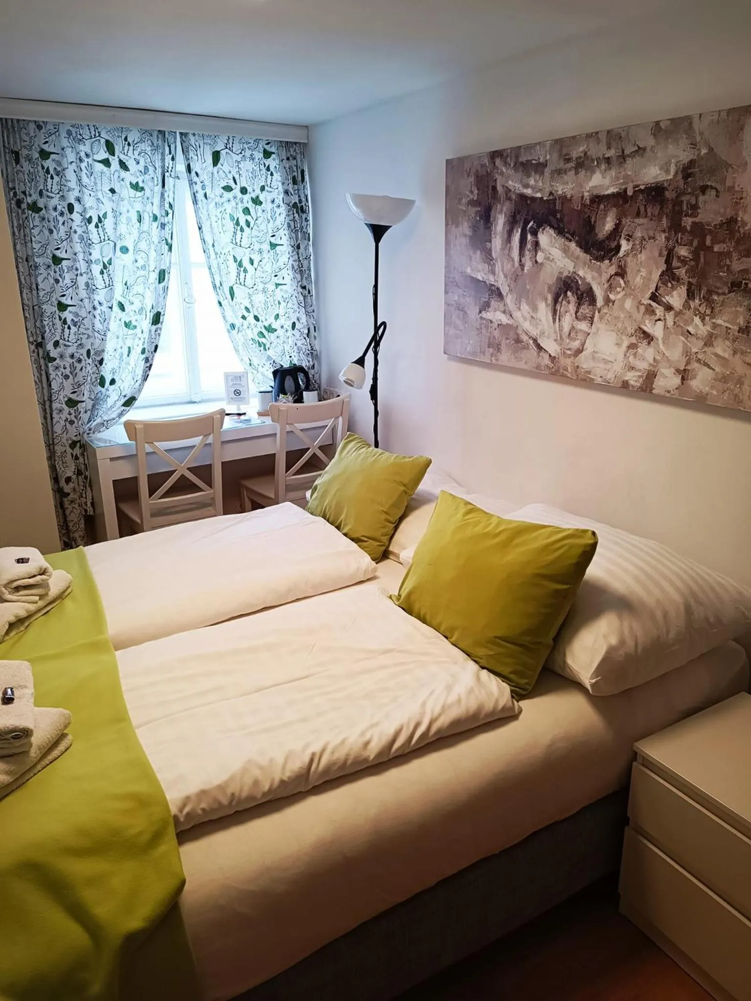 Bed in Cityhotel Junger Fuchs