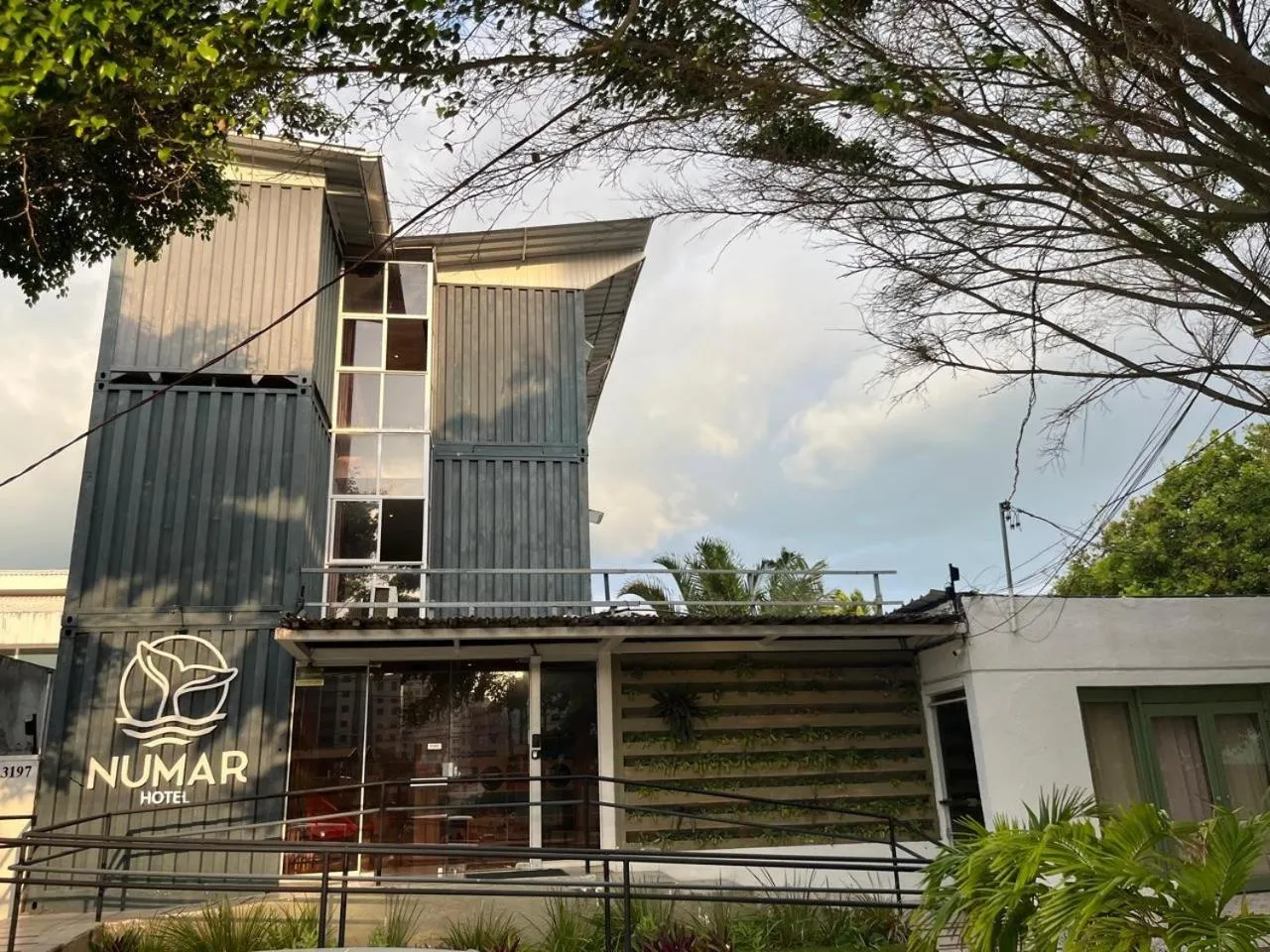 Facade/entrance in NUMAR Hotel