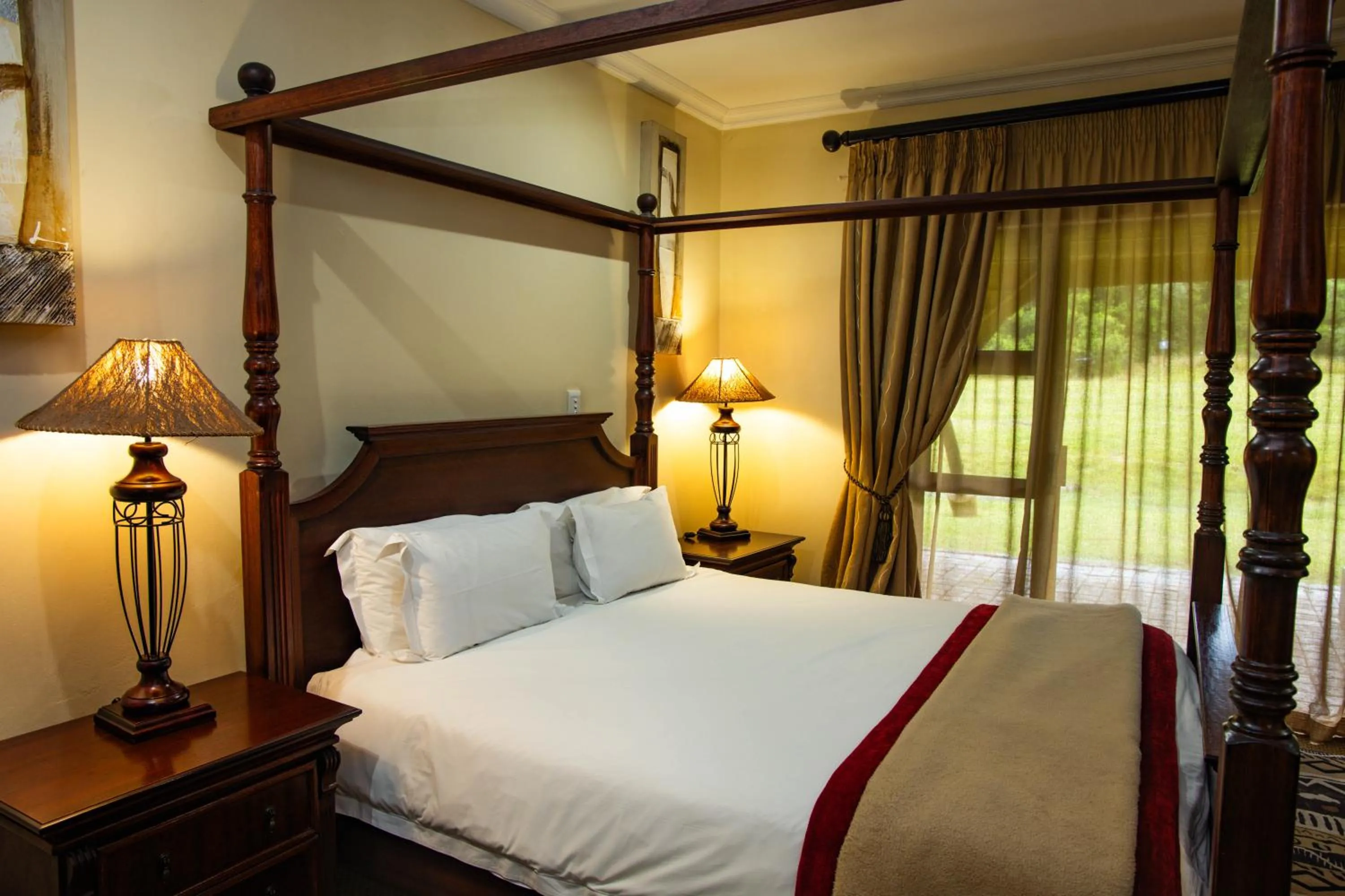 Bed in Premier Resort Mpongo Private Game Reserve