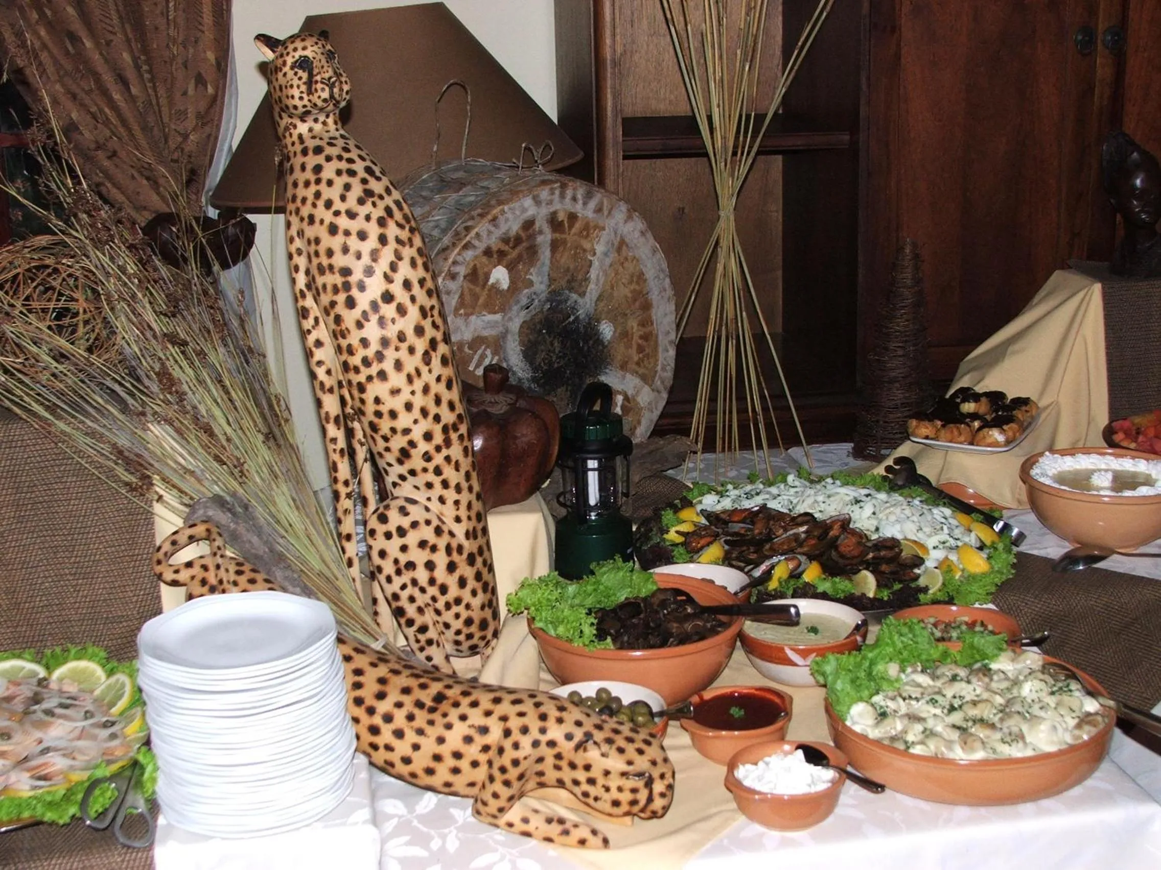 Restaurant/places to eat in Premier Resort Mpongo Private Game Reserve