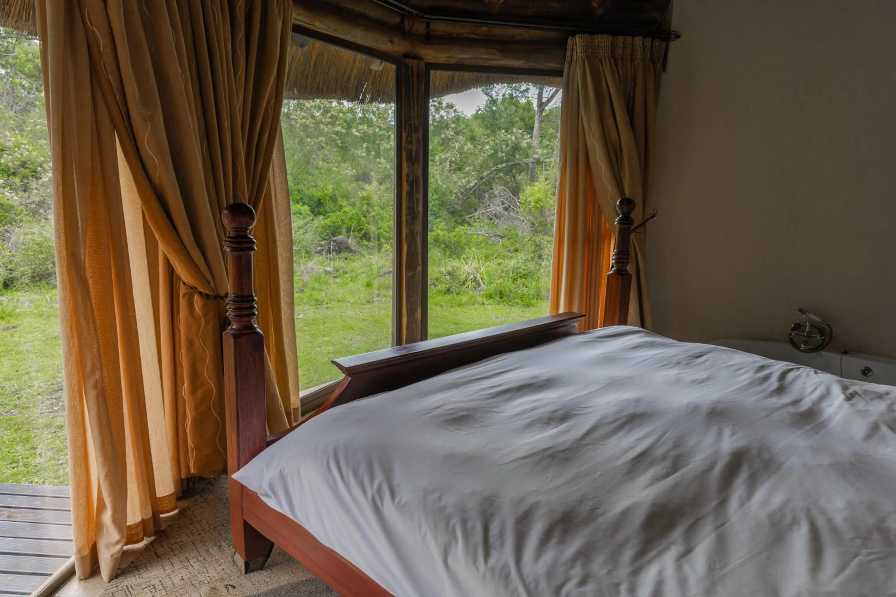 Bed in Premier Resort Mpongo Private Game Reserve