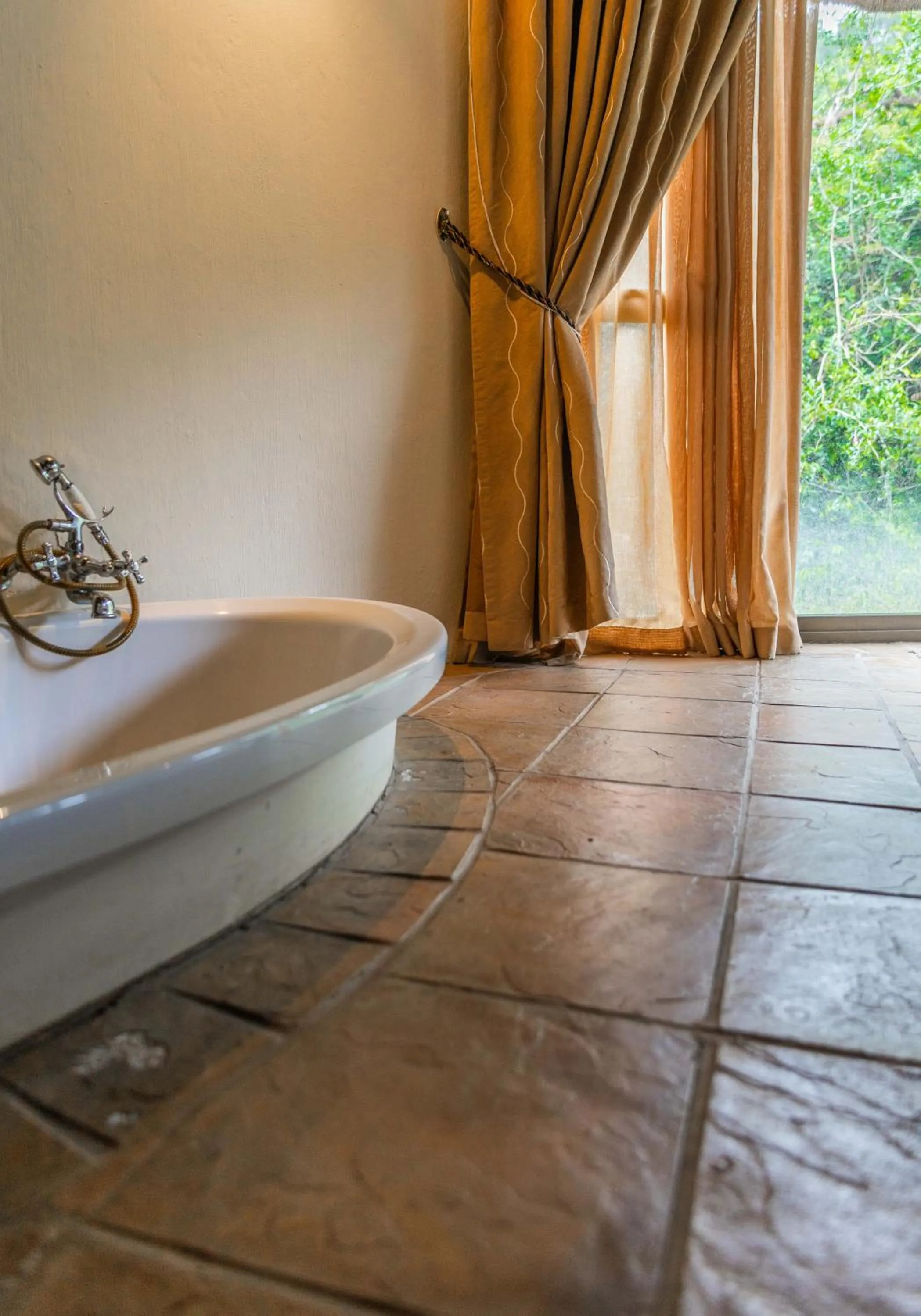 Bath in Premier Resort Mpongo Private Game Reserve