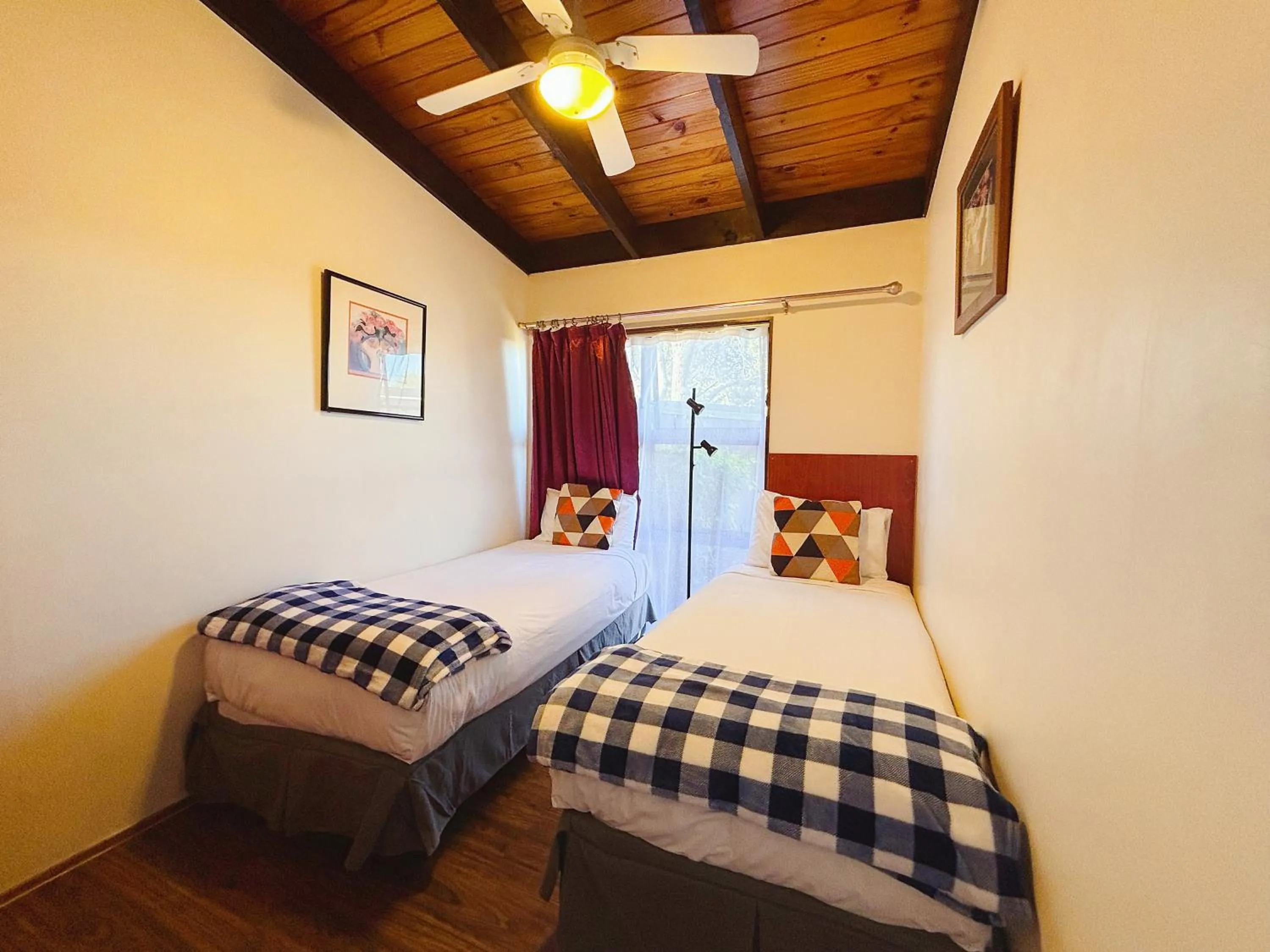 Bedroom, Bed in Grange Motel