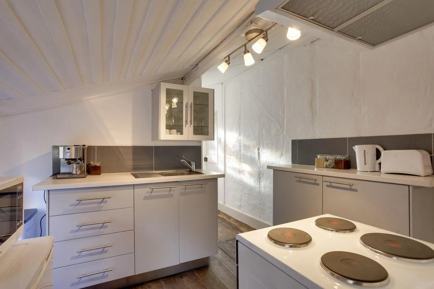 Kitchen or kitchenette in Whites Corner