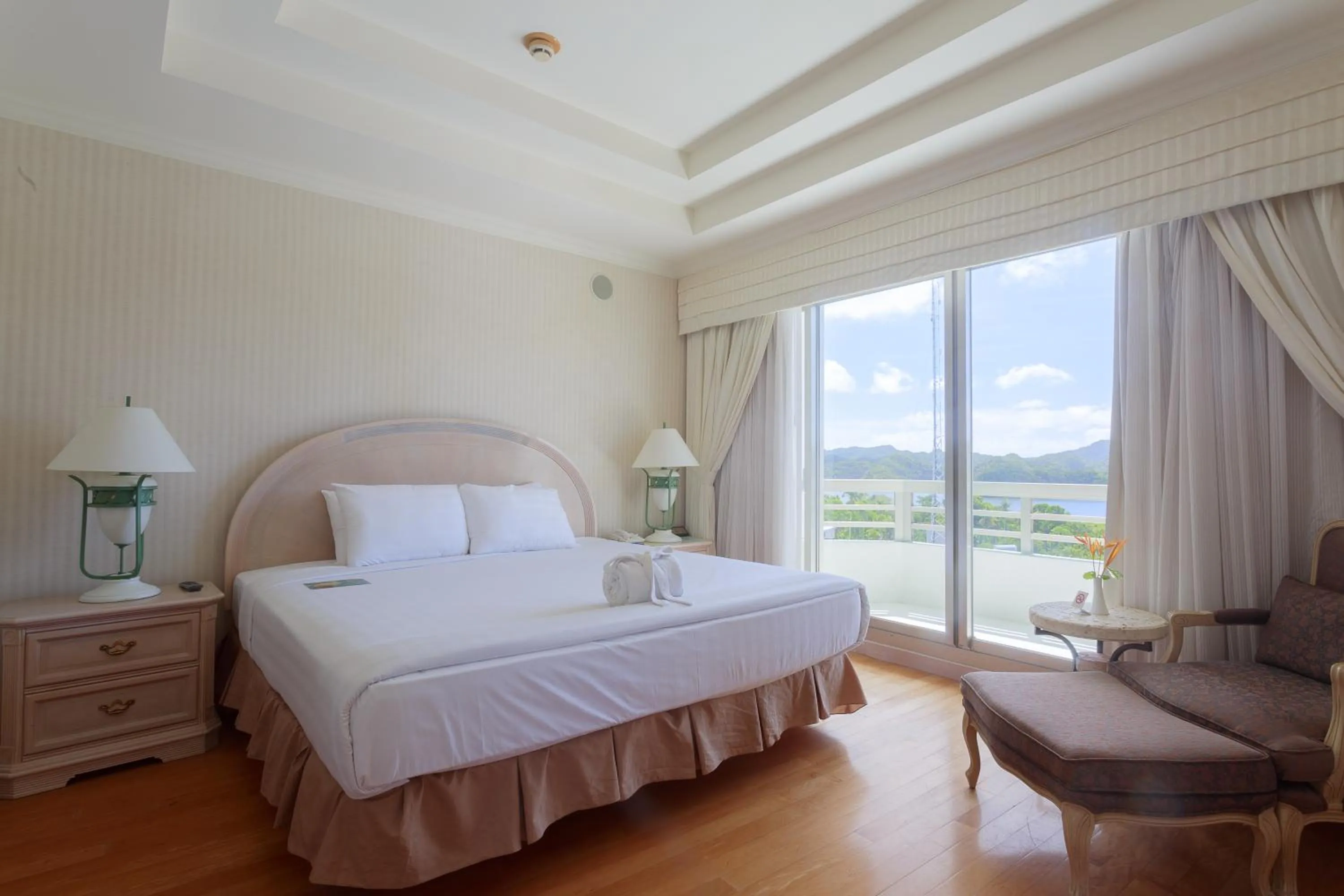 Shower, Bed in Palasia Hotel