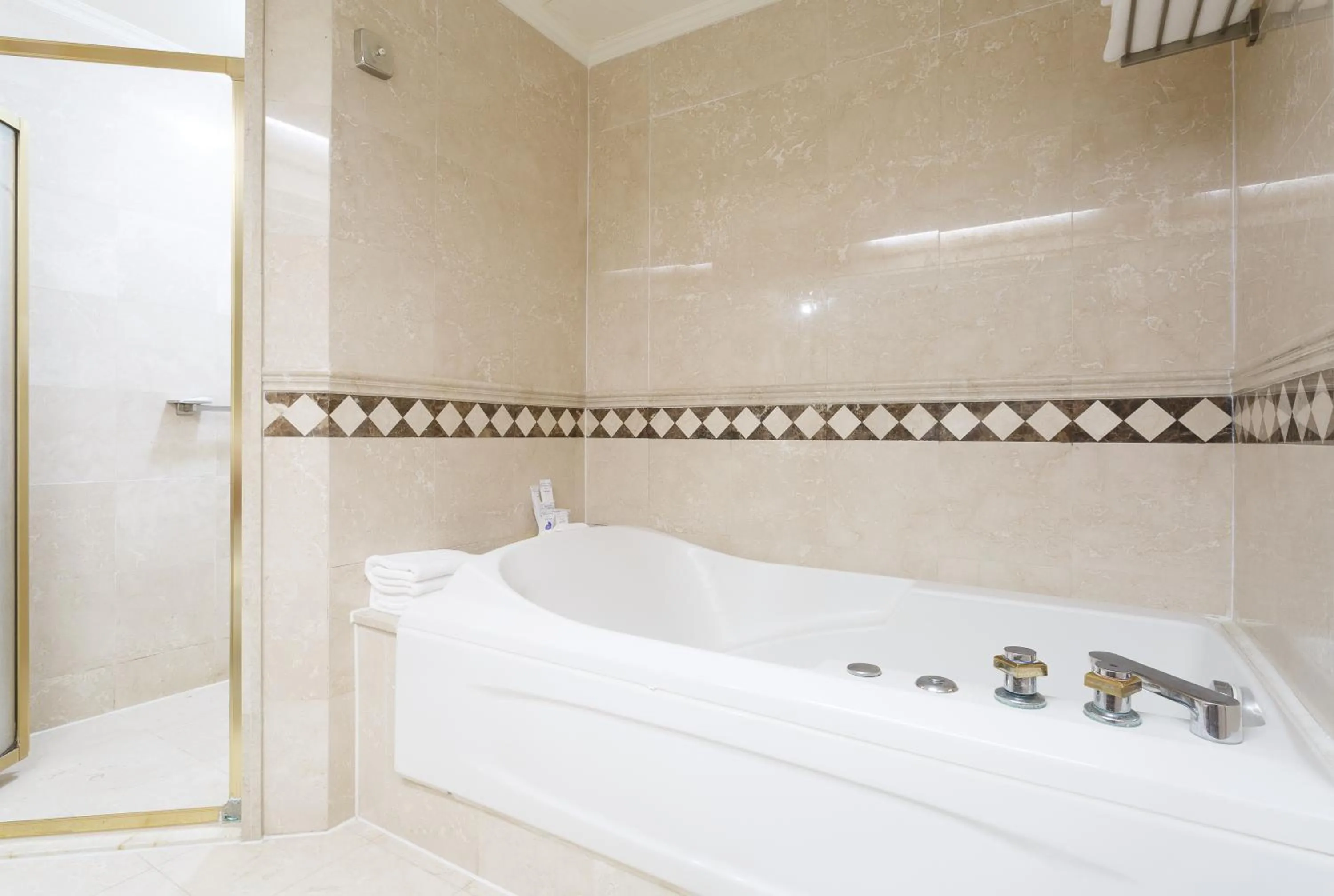 Bathroom in Palasia Hotel