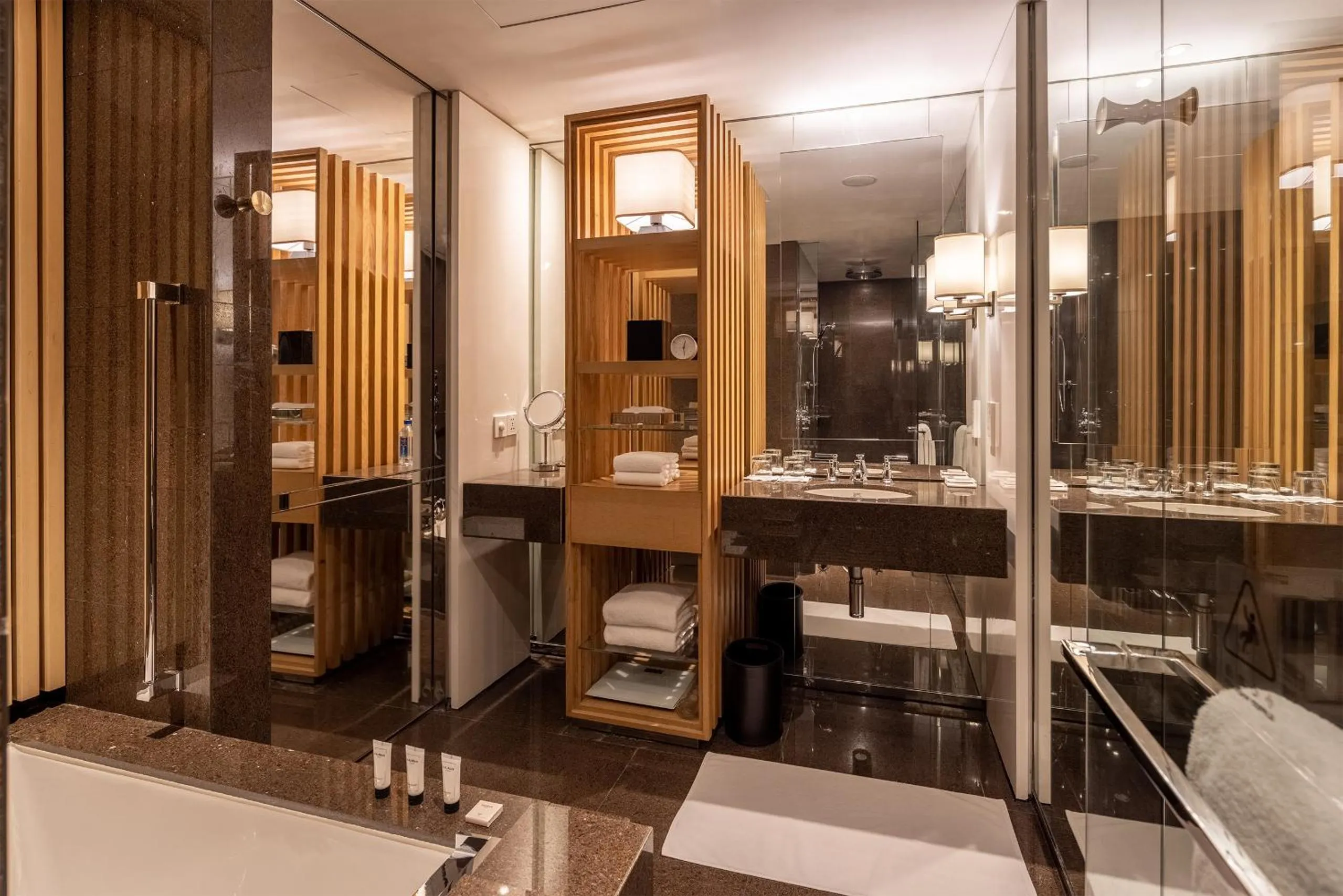 Shower in Grand Hyatt Chengdu