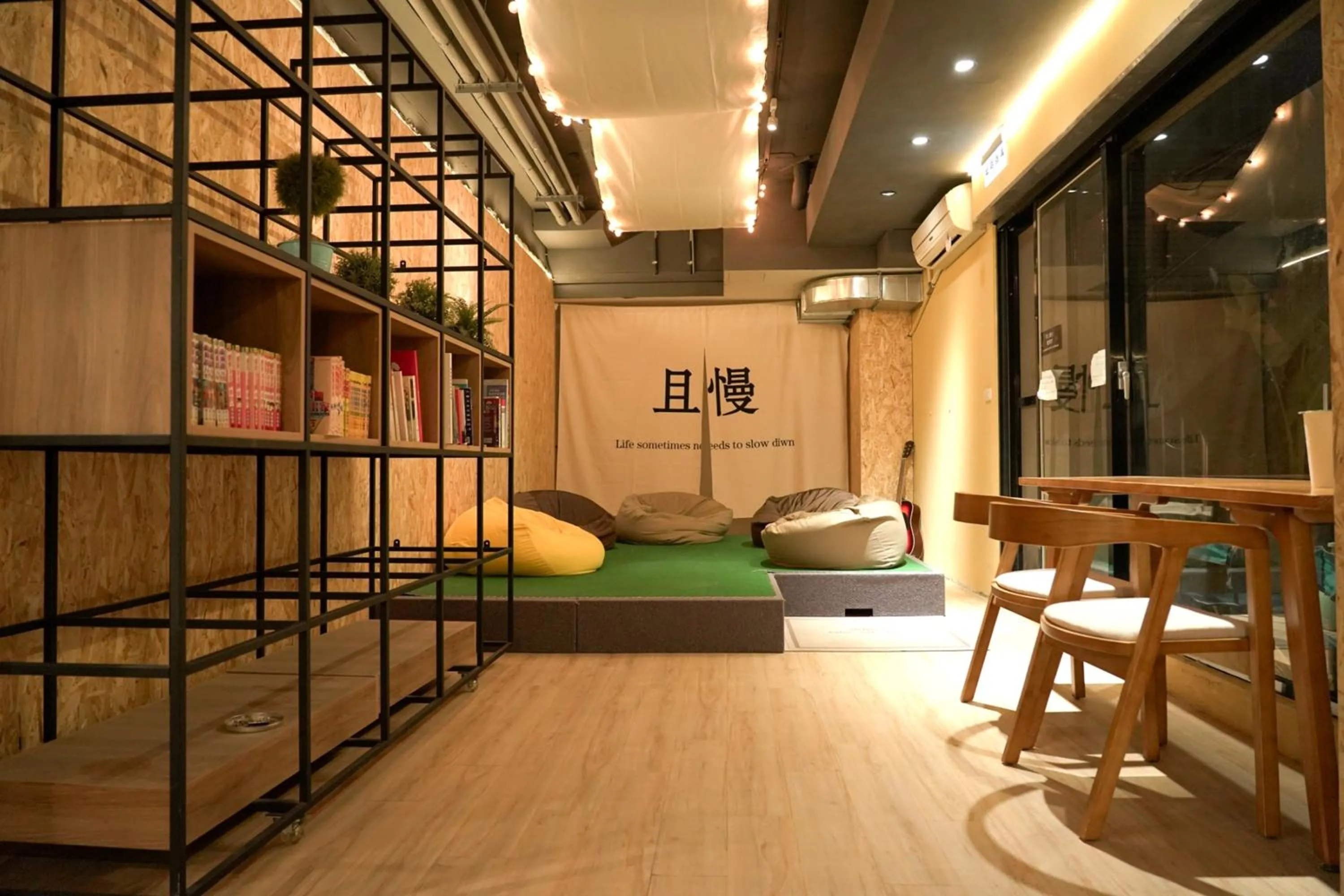 Library in Meeting Mates Hostel