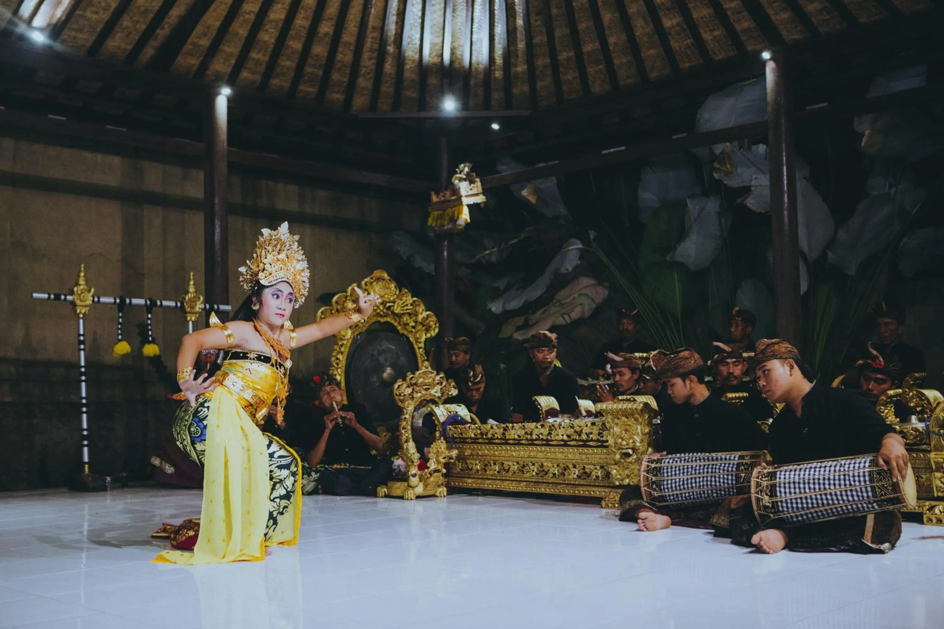 Evening entertainment in De Umah Bali Eco Tradi Home