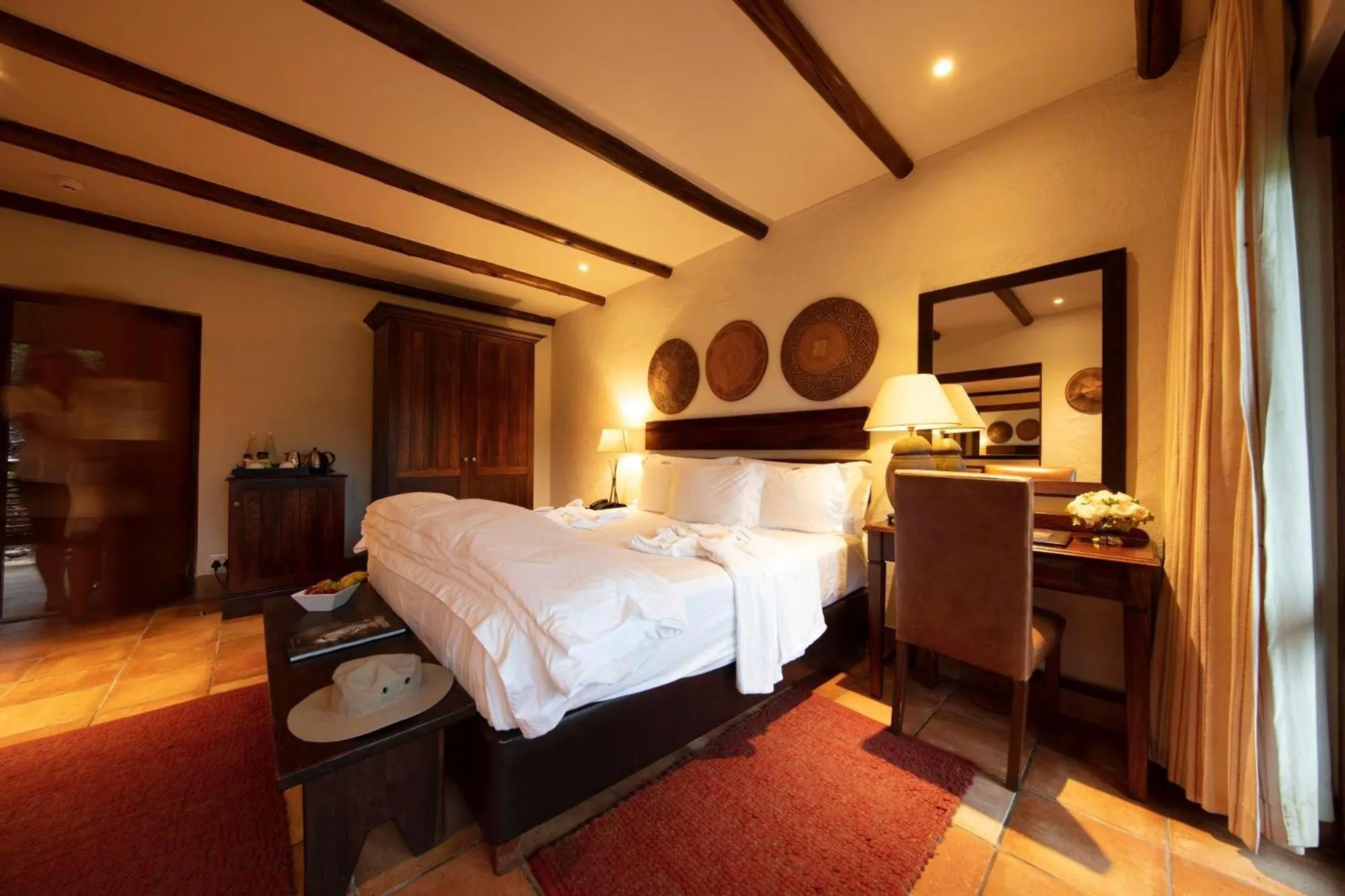 Photo of the whole room, Bed in Kapama River Lodge