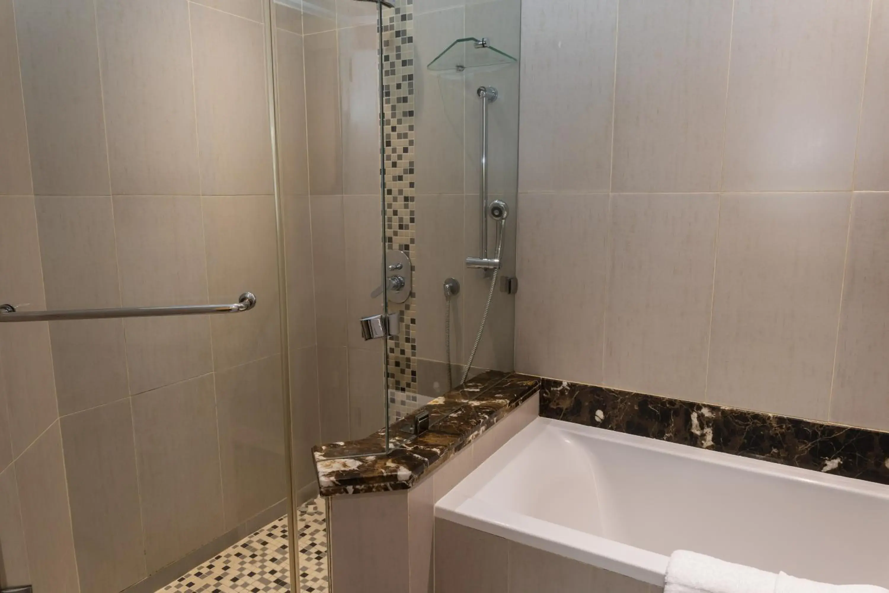 Suite with Twin Beds in Premier Hotel Regent Suite with Twin Beds in Premier Hotel Regent