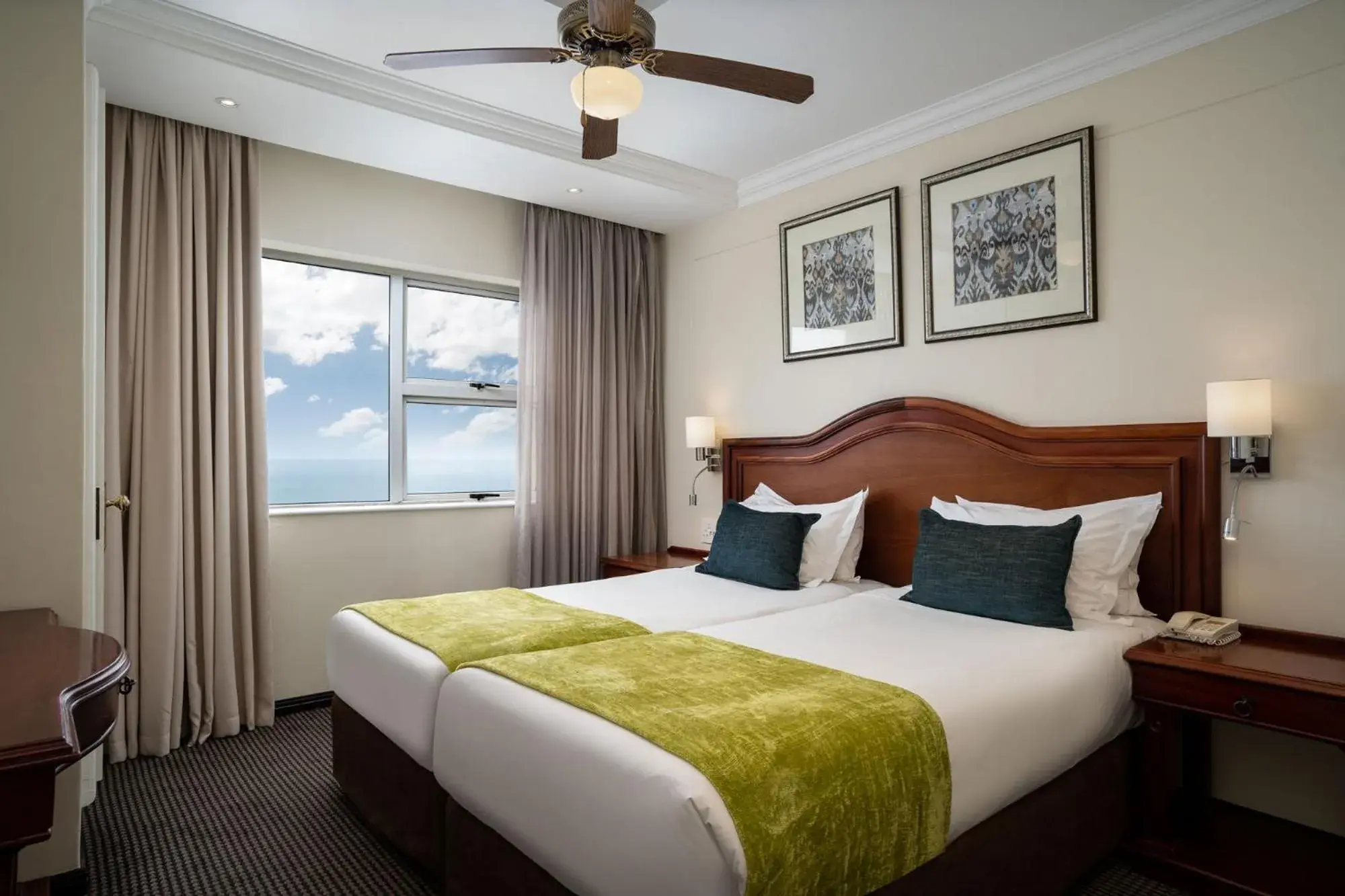 Superior Suite with Twin Beds in Premier Hotel Regent Superior Suite with Twin Beds in Premier Hotel Regent