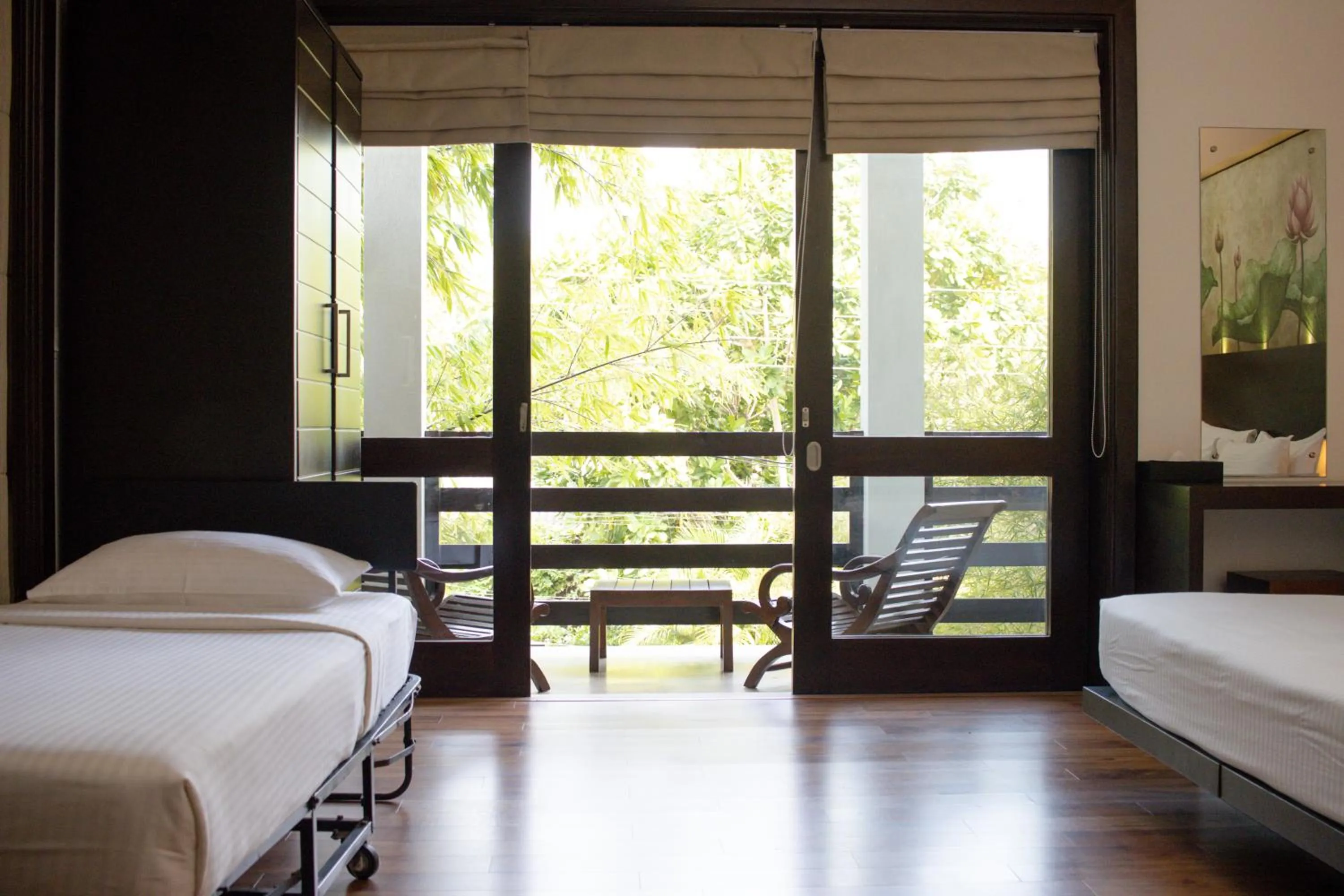 Balcony/Terrace, Bed in Terrace Green Hotel and Spa - Free Airport Shuttle Service