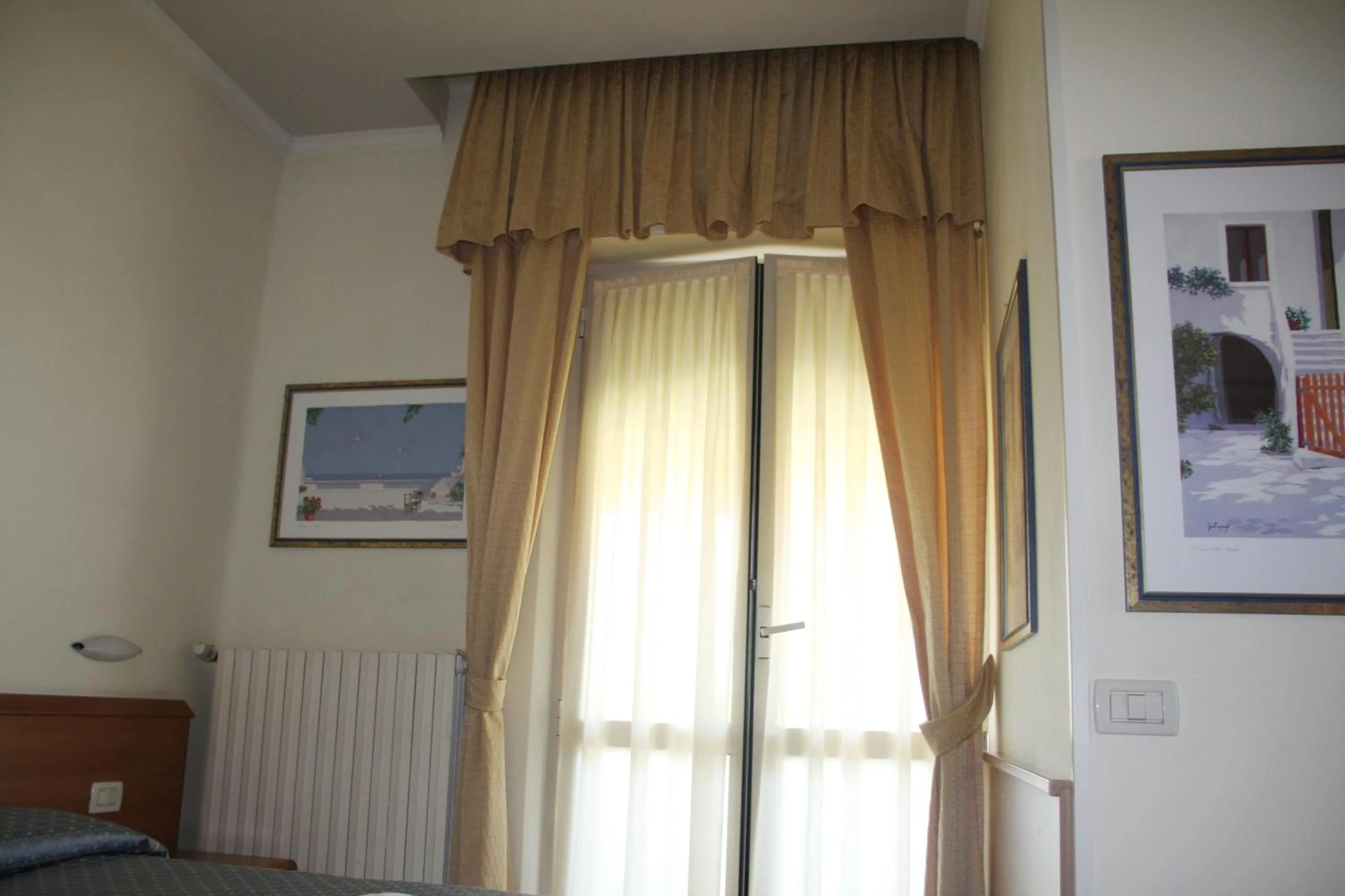 Photo of the whole room in Hotel Angela