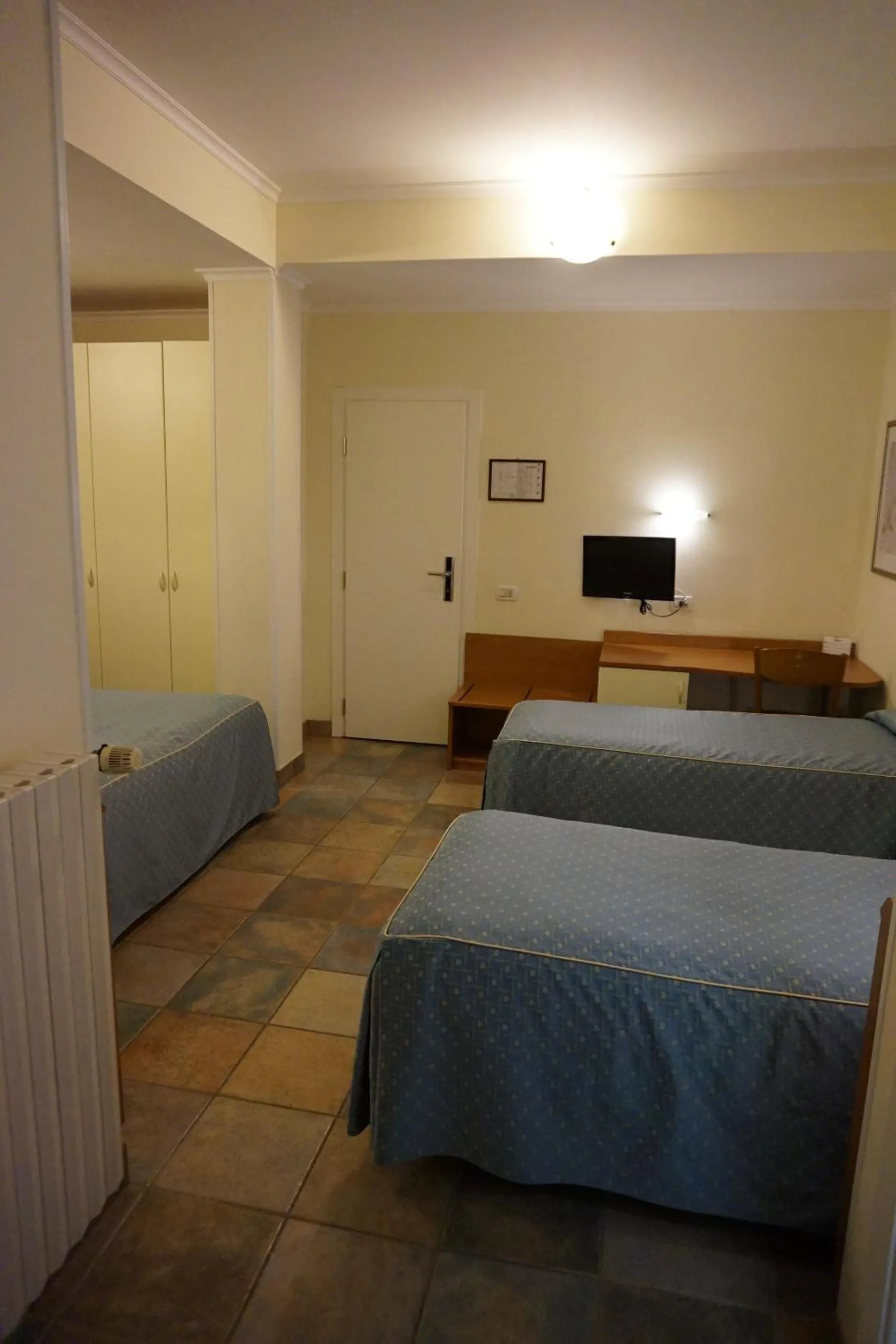 Photo of the whole room in Hotel Angela