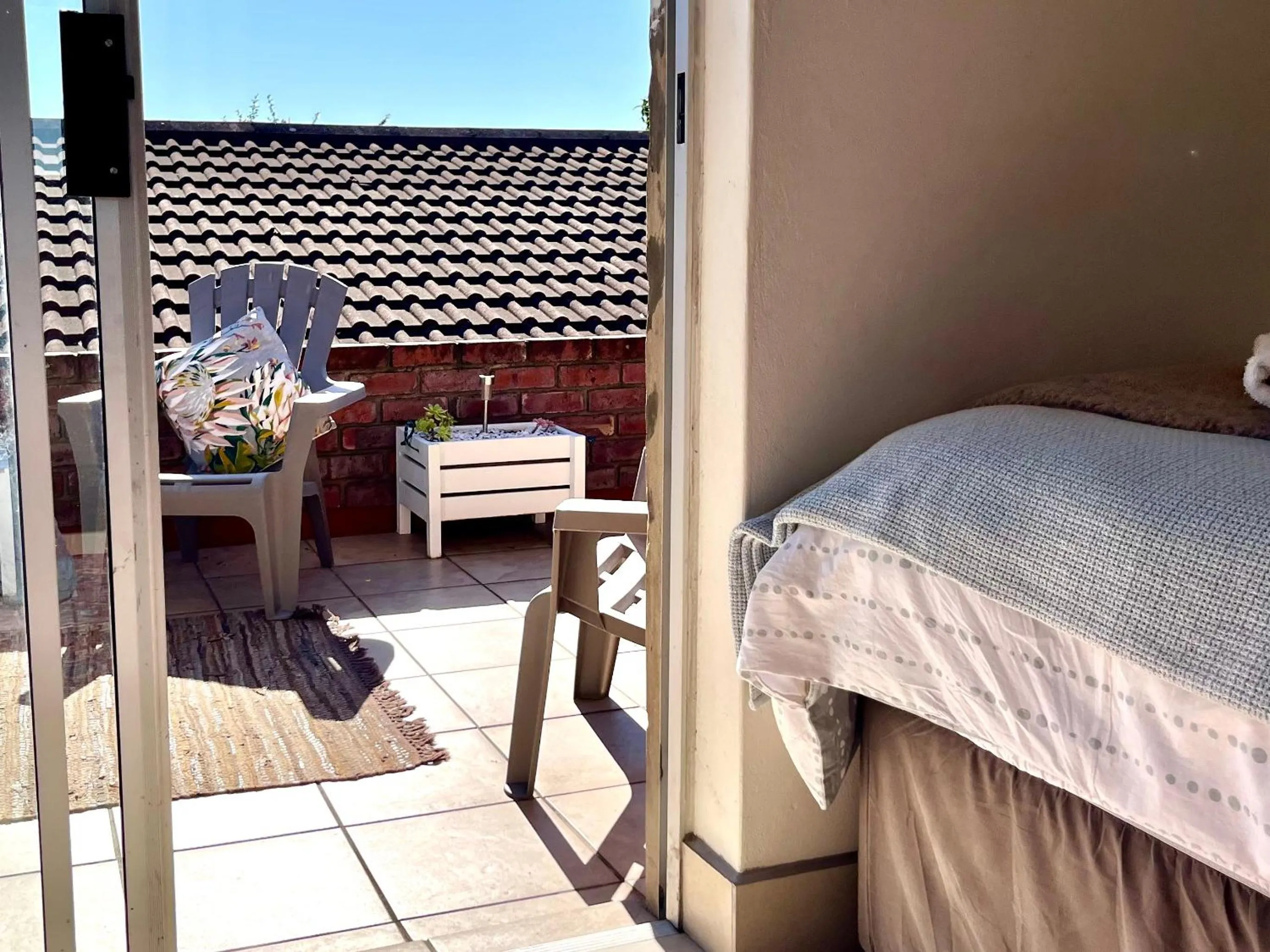 Patio, Bed in Jaydees B And B