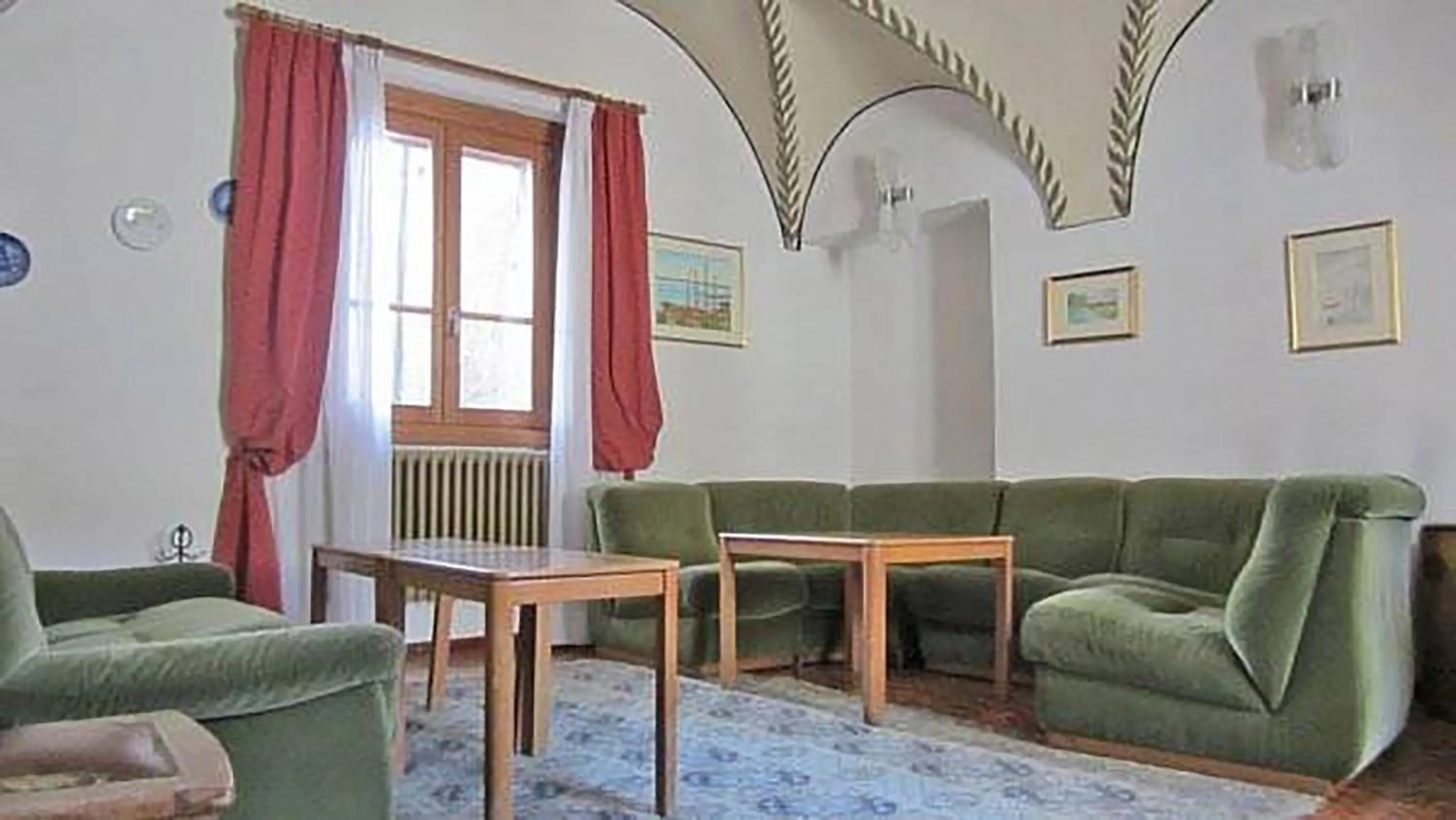 Communal lounge/ TV room in Hotel Gufo