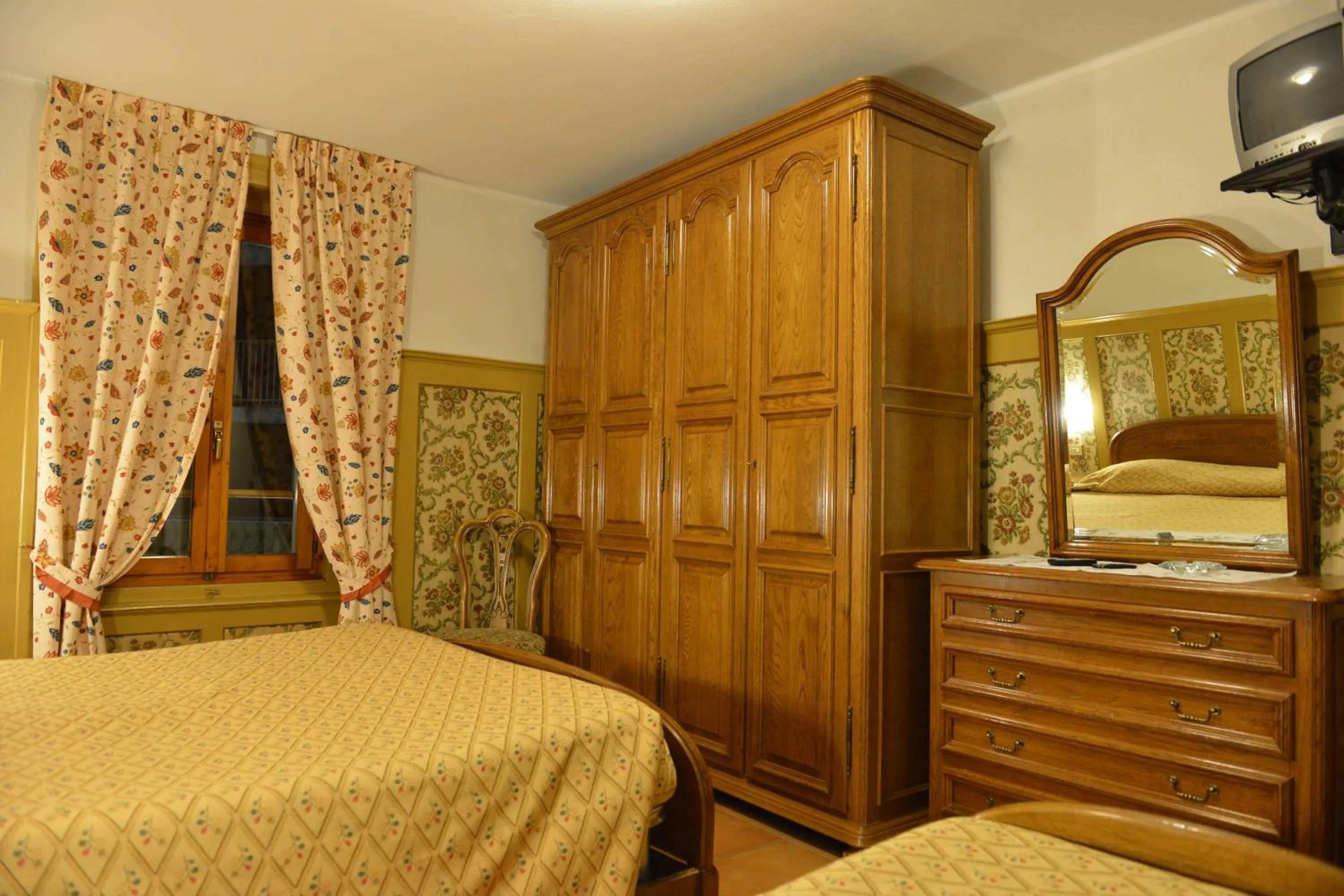 Photo of the whole room, Bed in Hotel Gufo