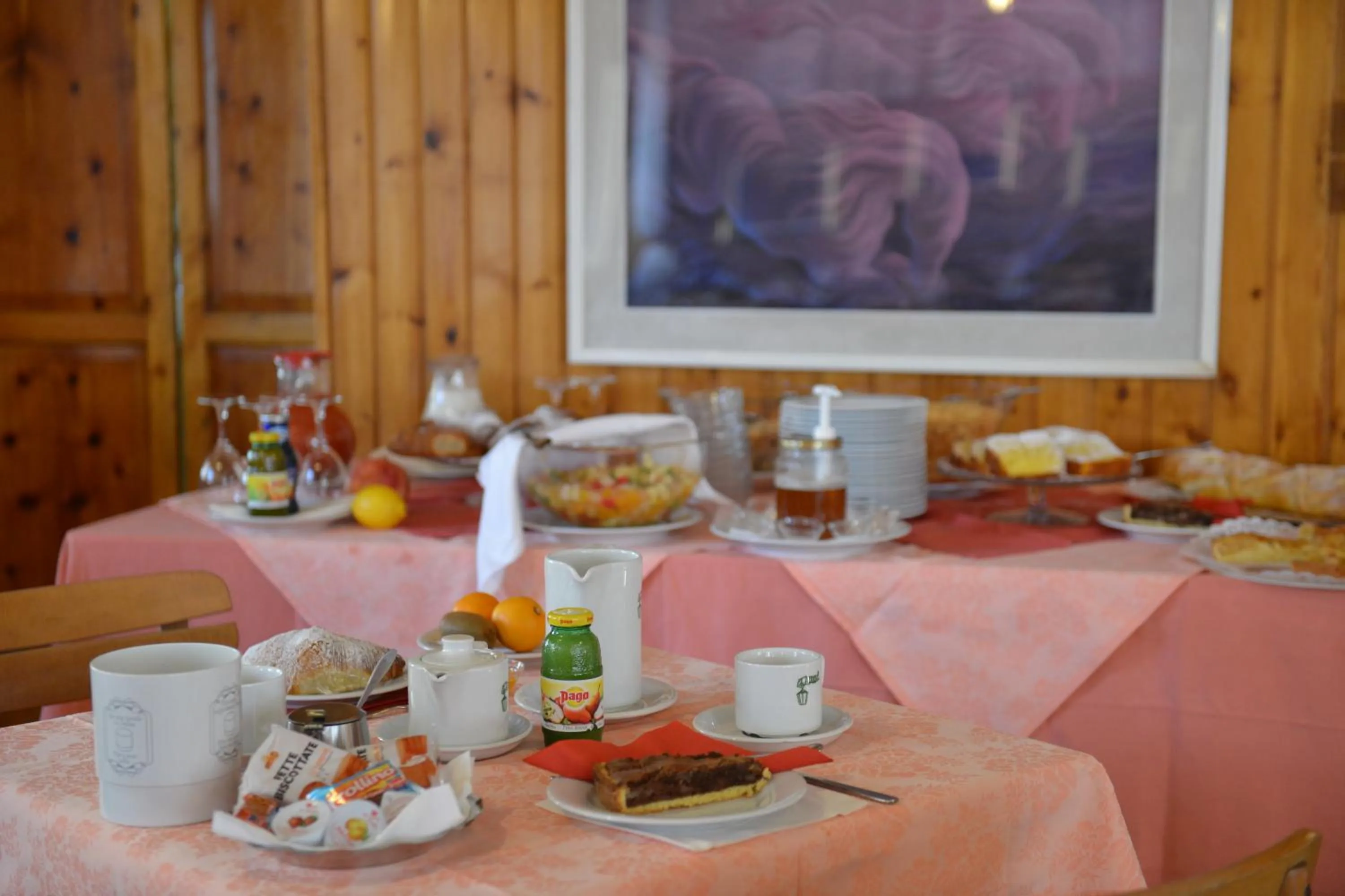 Breakfast in Hotel Gufo