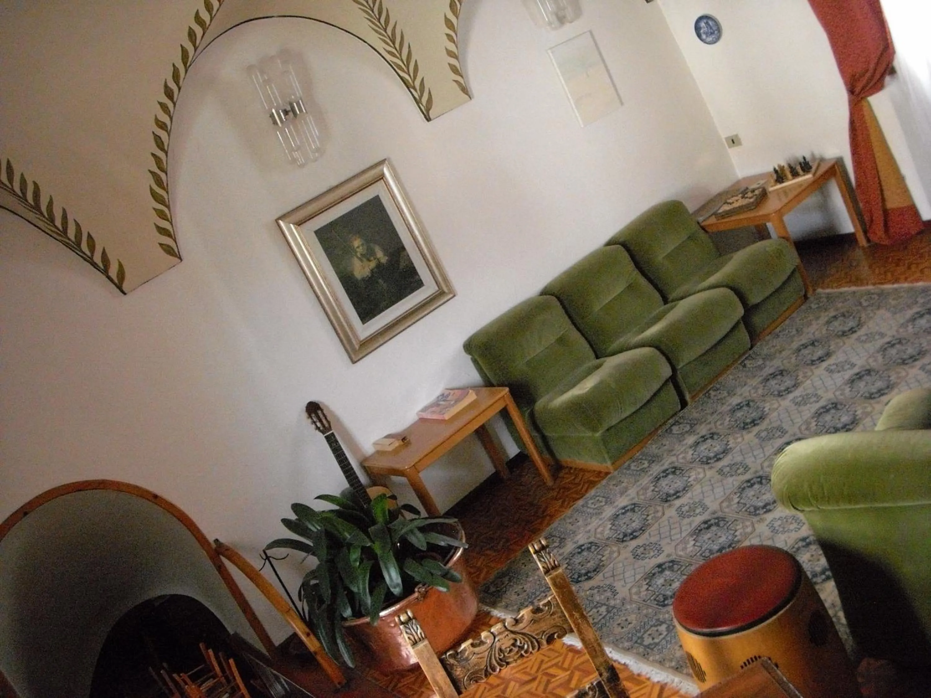 Communal lounge/ TV room in Hotel Gufo