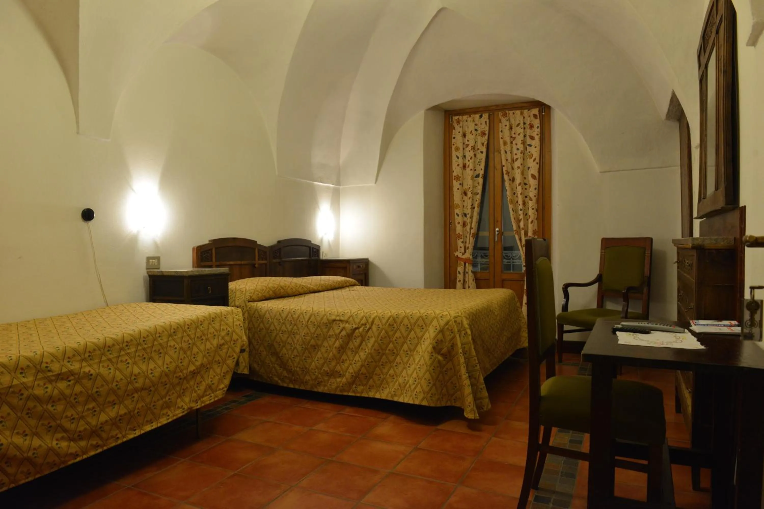Property building, Bed in Hotel Gufo