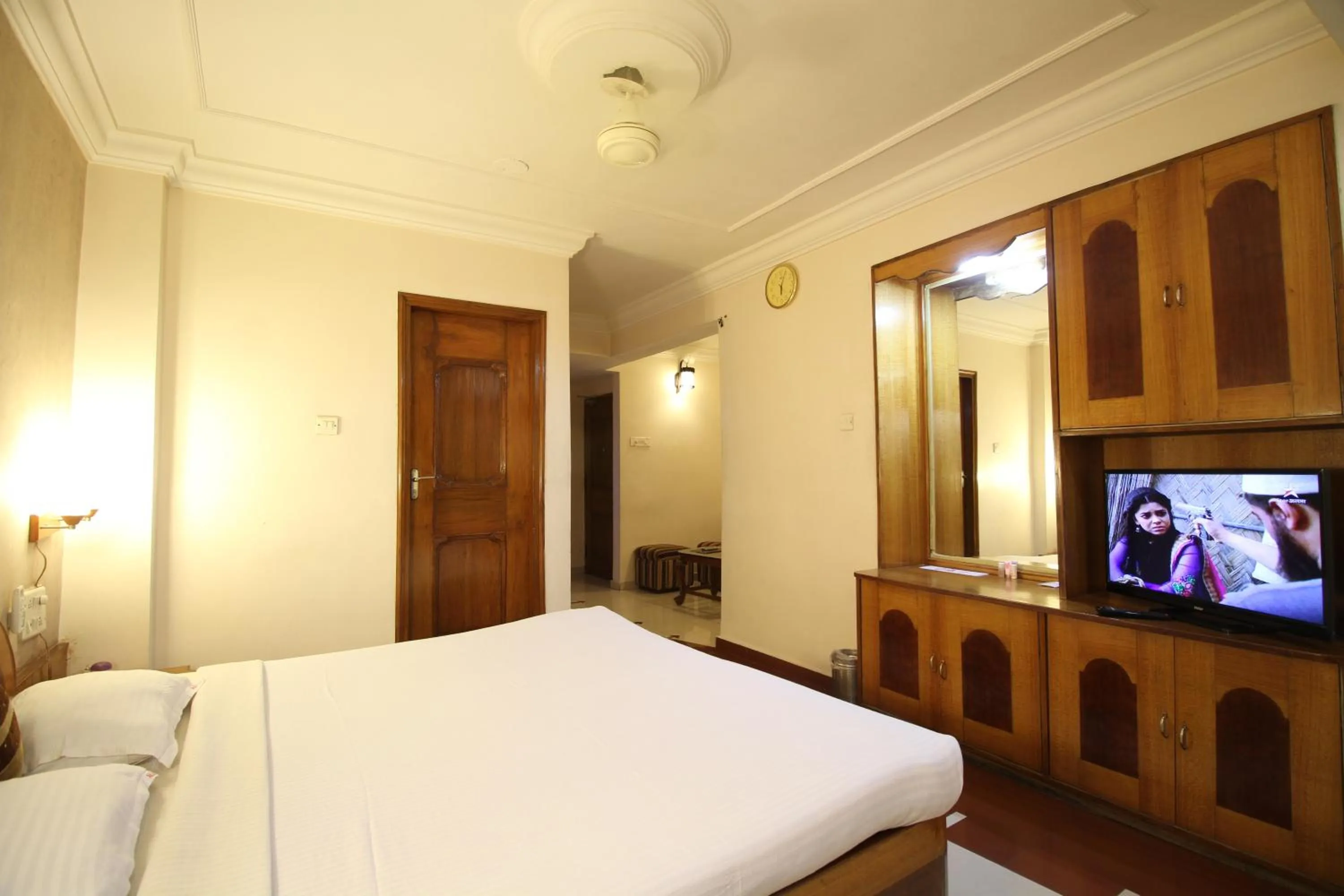 Shower, Bed in Hotel Grand Arjun