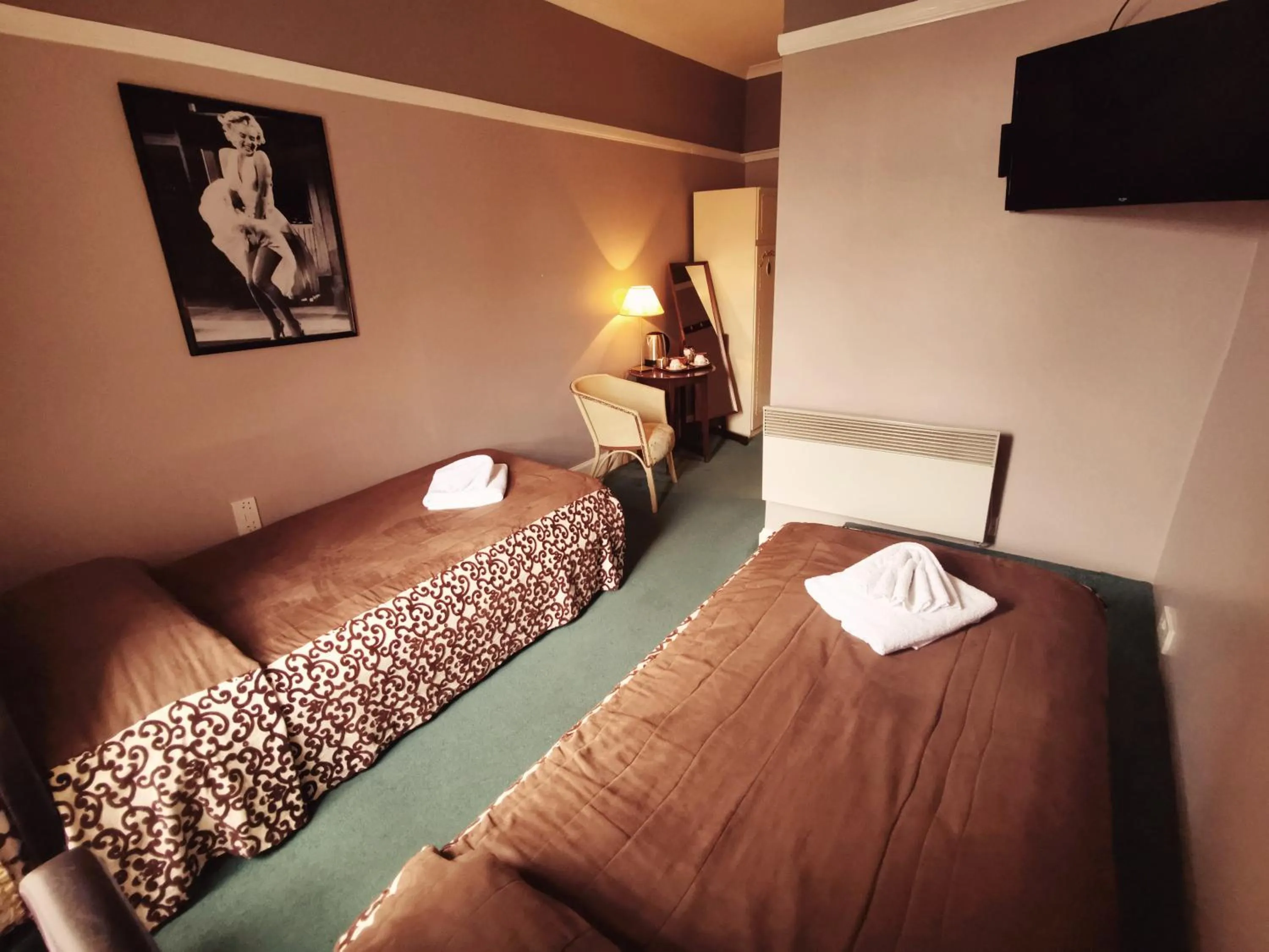 Bed in Victoria Hotel