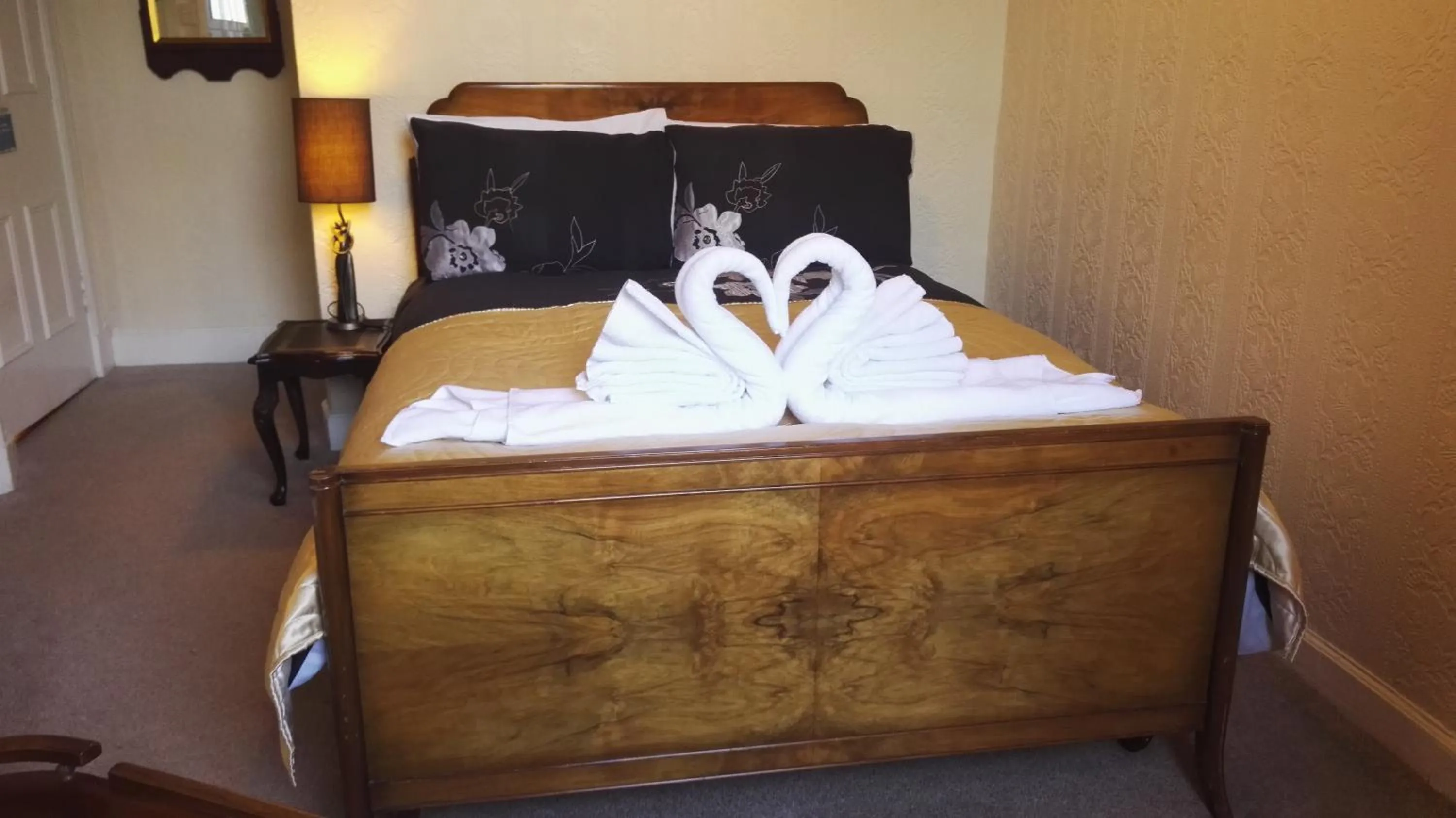 Bedroom, Bed in Victoria Hotel