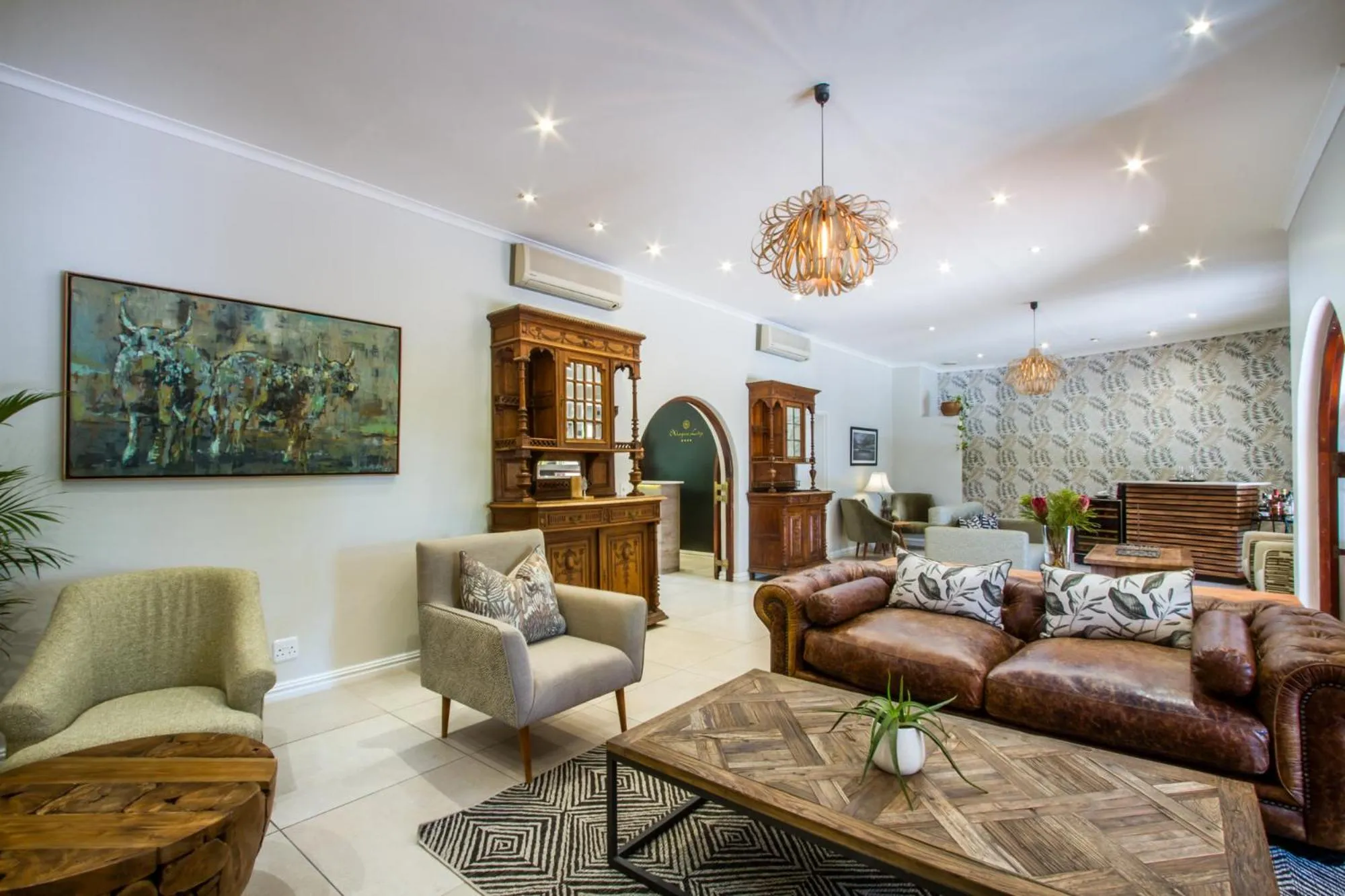 Living room in Hlangana Lodge