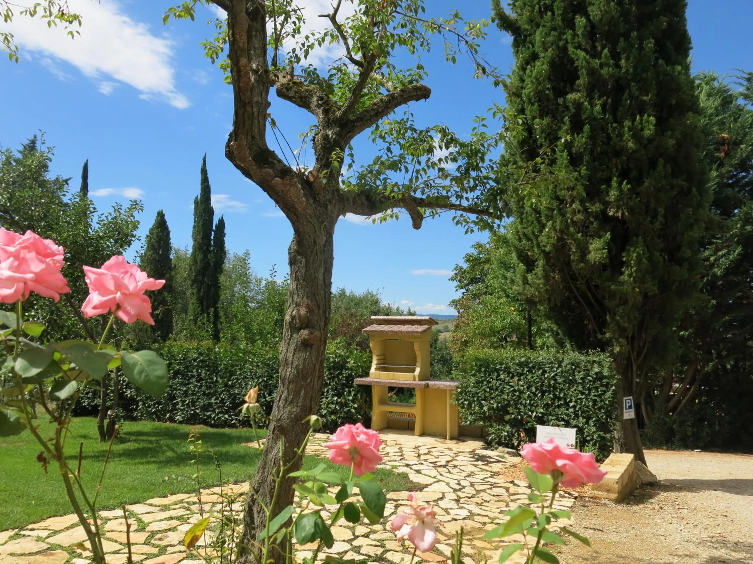 BBQ facilities in La Coroncina Lodging
