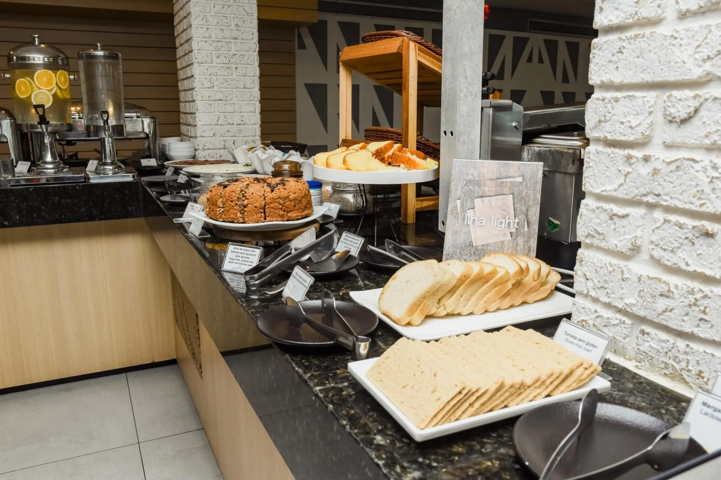 Restaurant/places to eat in Gran Mareiro Hotel