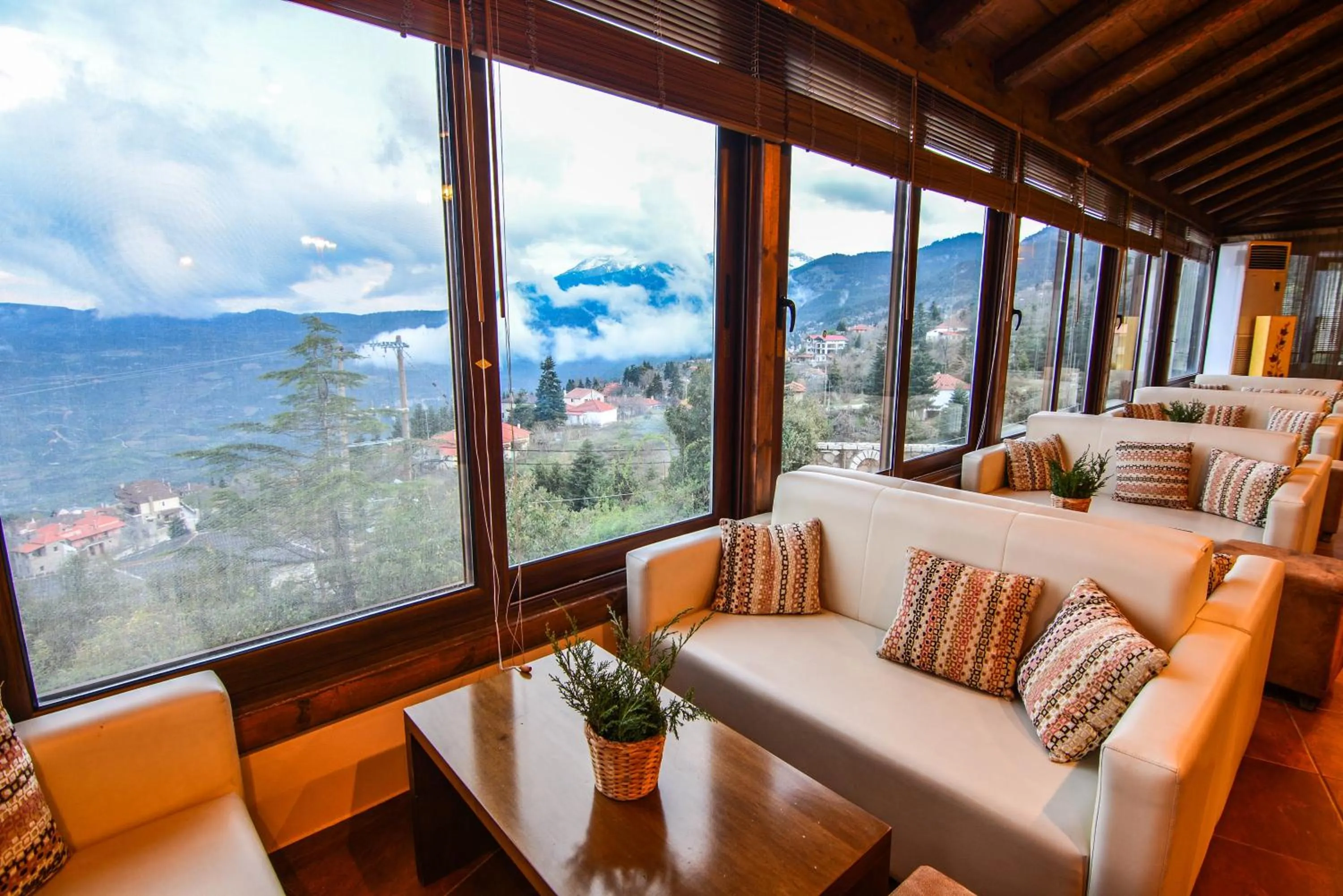 Mountain view in Hotel Iliovasilema