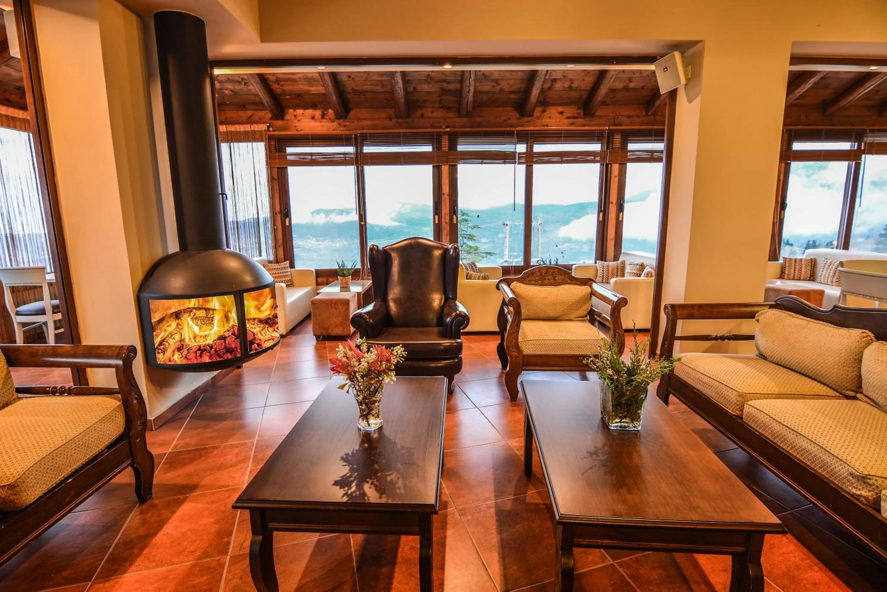 Evening entertainment in Hotel Iliovasilema