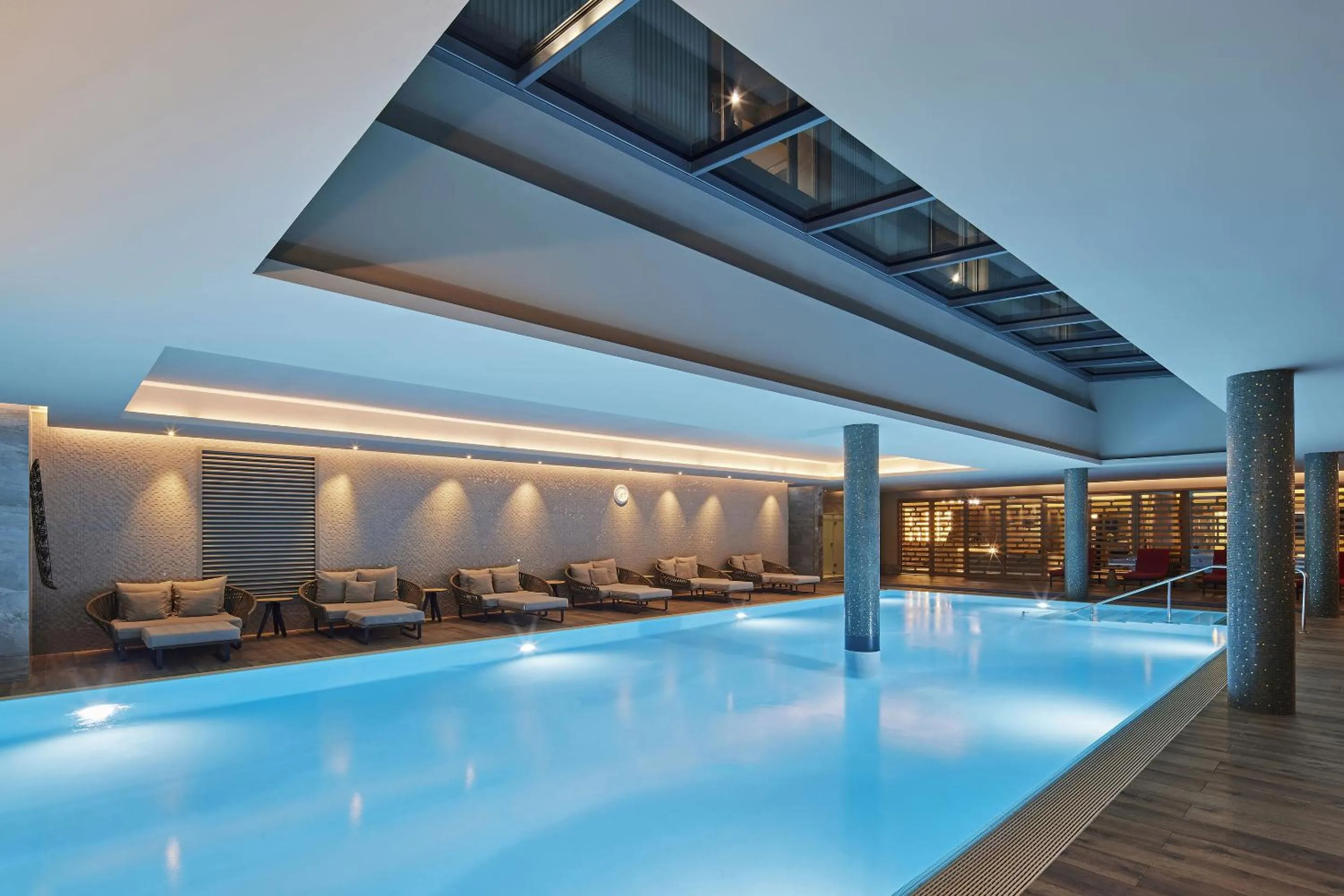 Swimming pool in TITANIC Chaussee Berlin