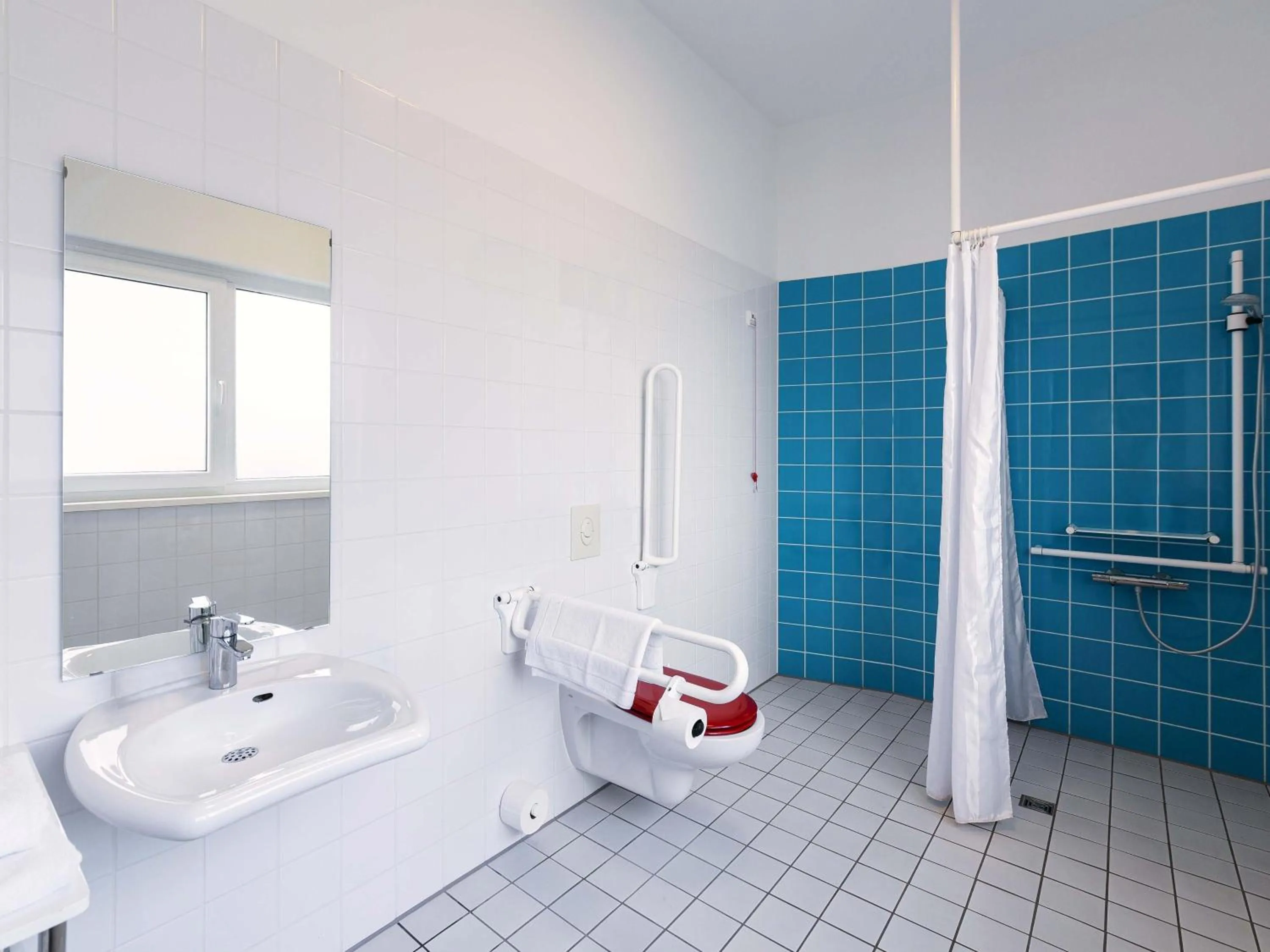 Shower in B&B Hotel Duisburg Hbf-Süd