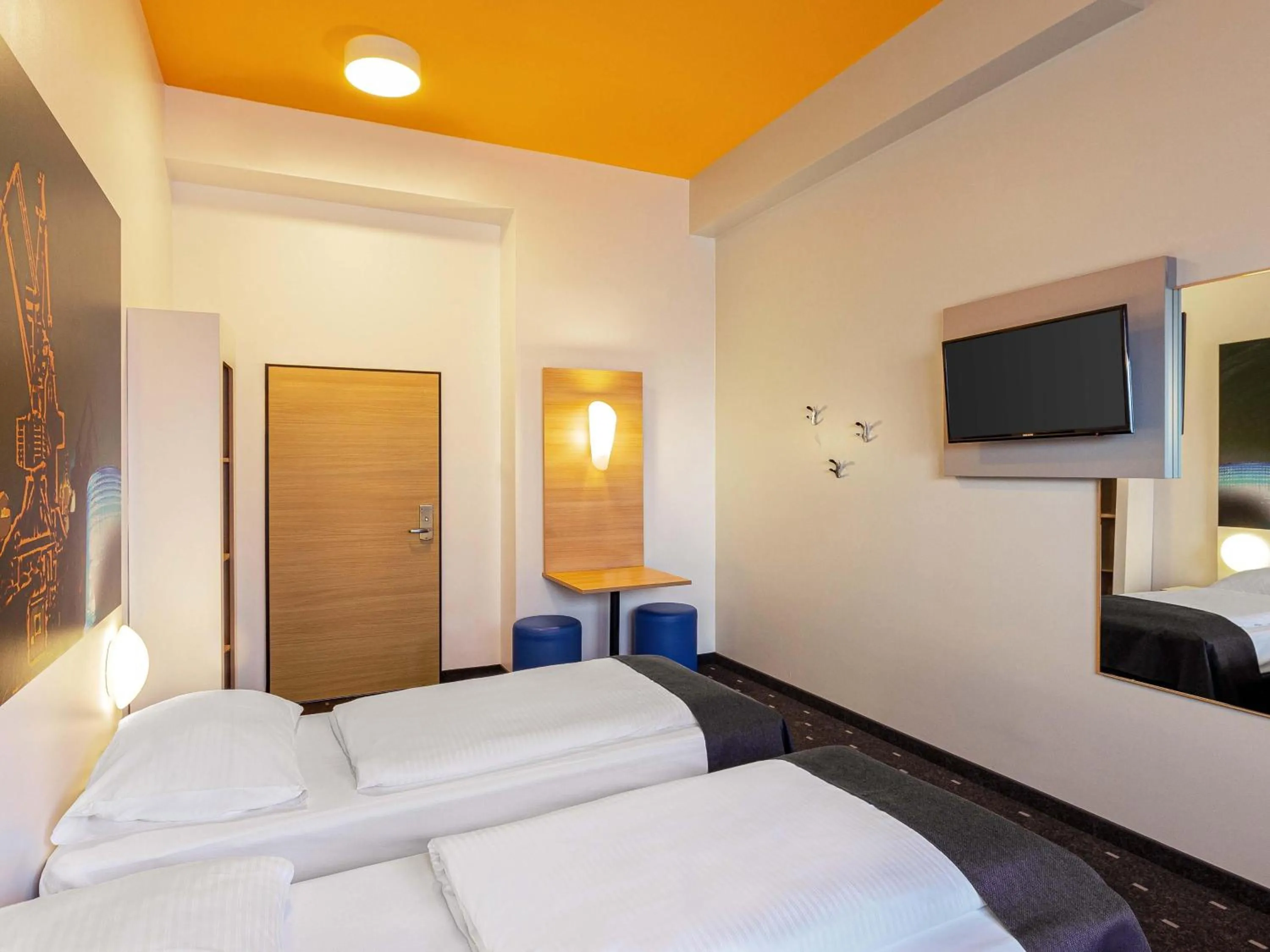 Photo of the whole room, Bed in B&B Hotel Duisburg Hbf-Süd