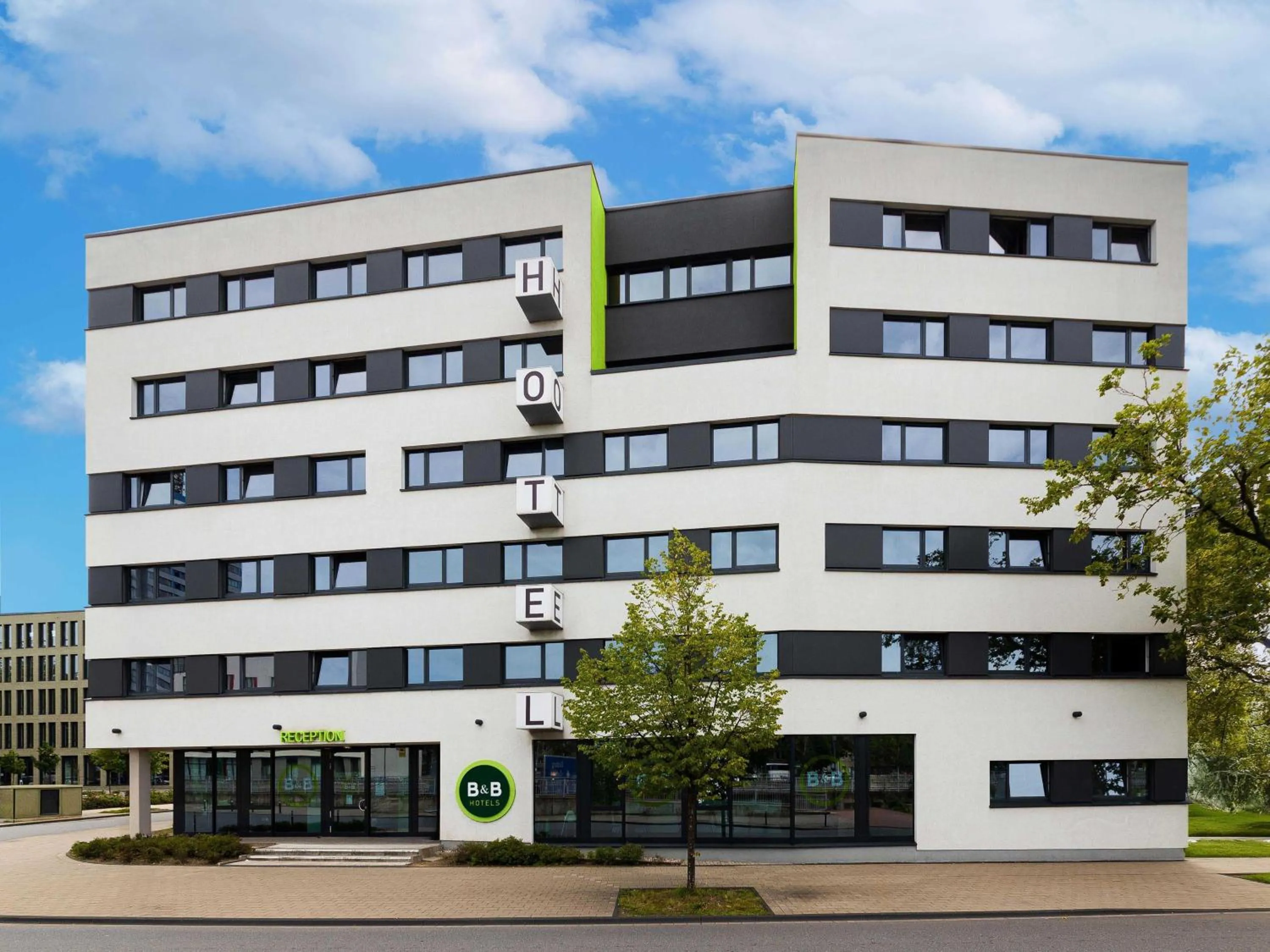 Property building in B&B Hotel Duisburg Hbf-Süd