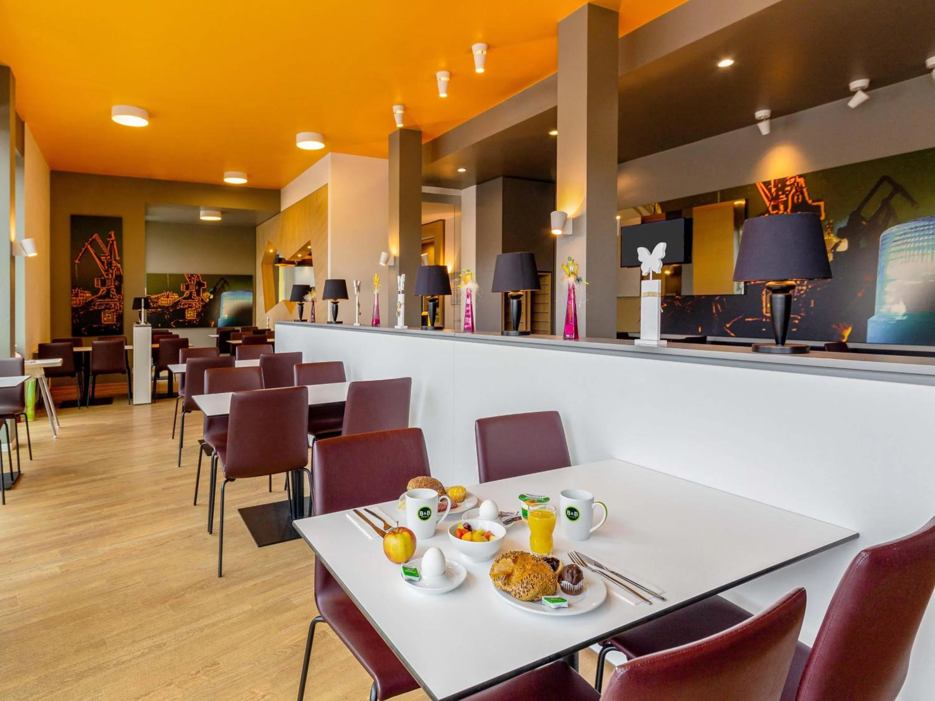 Restaurant/places to eat in B&B Hotel Duisburg Hbf-Süd