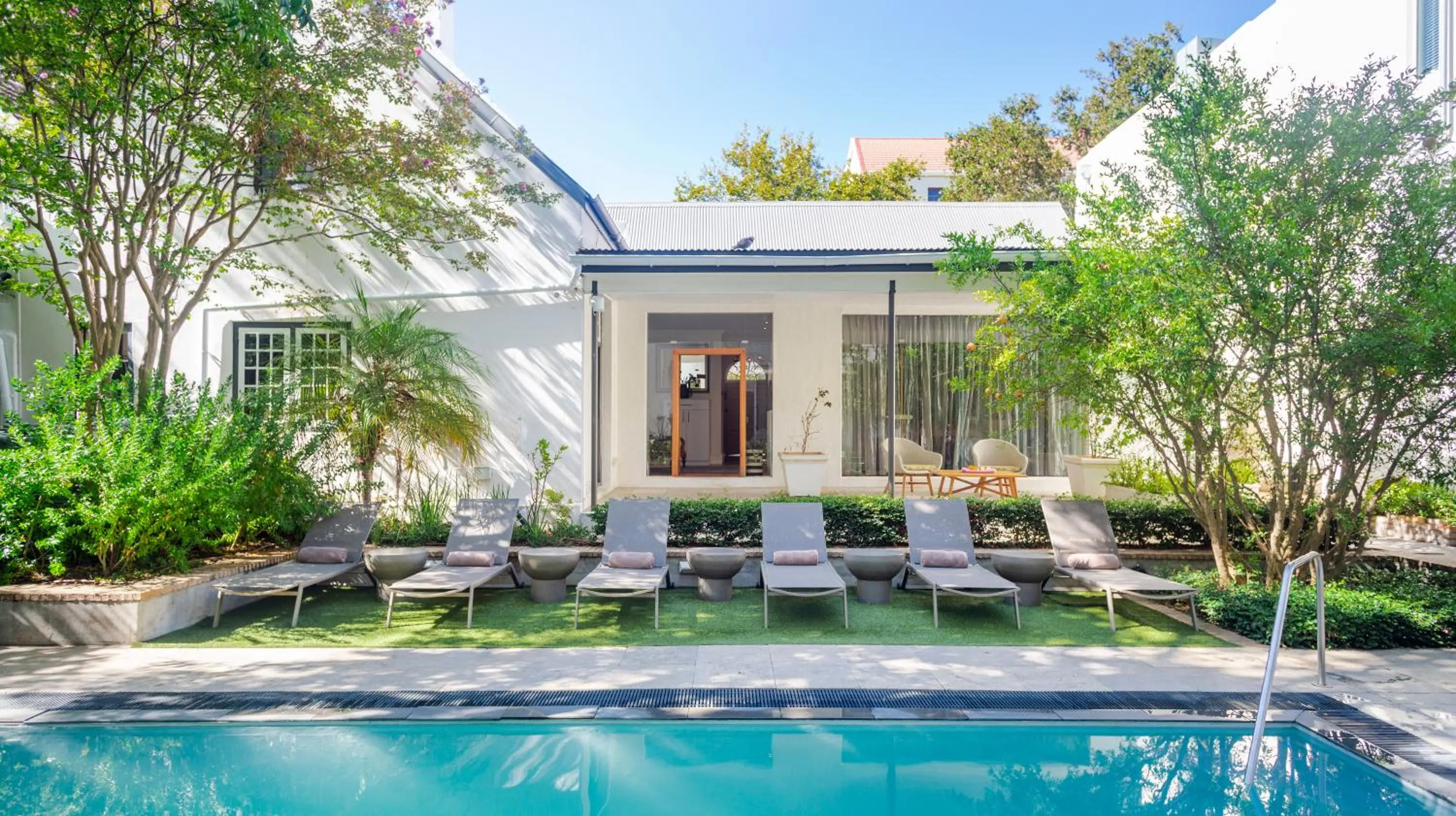 Swimming pool in Oude Werf Hotel