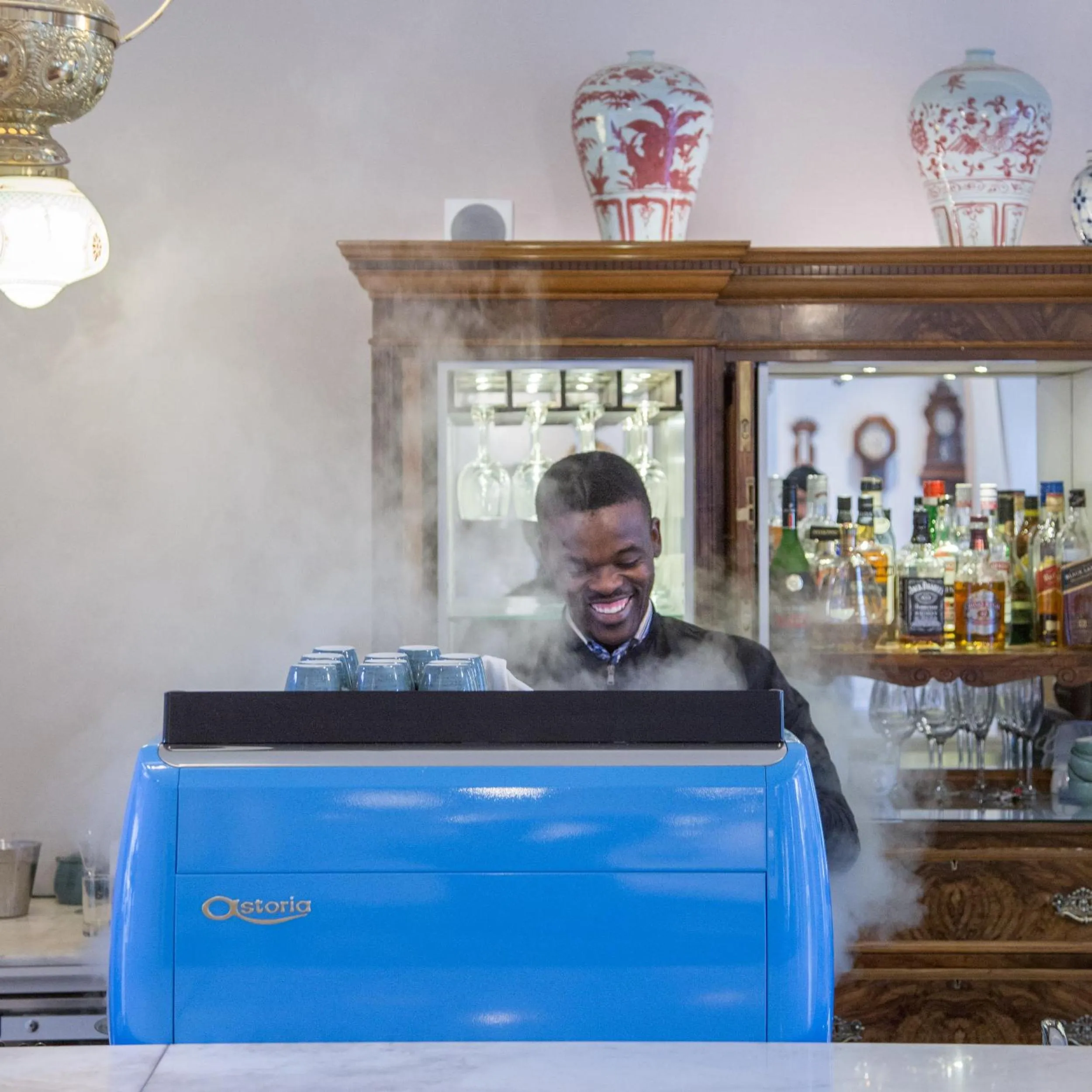 Communal lounge/ TV room in Oude Werf Hotel